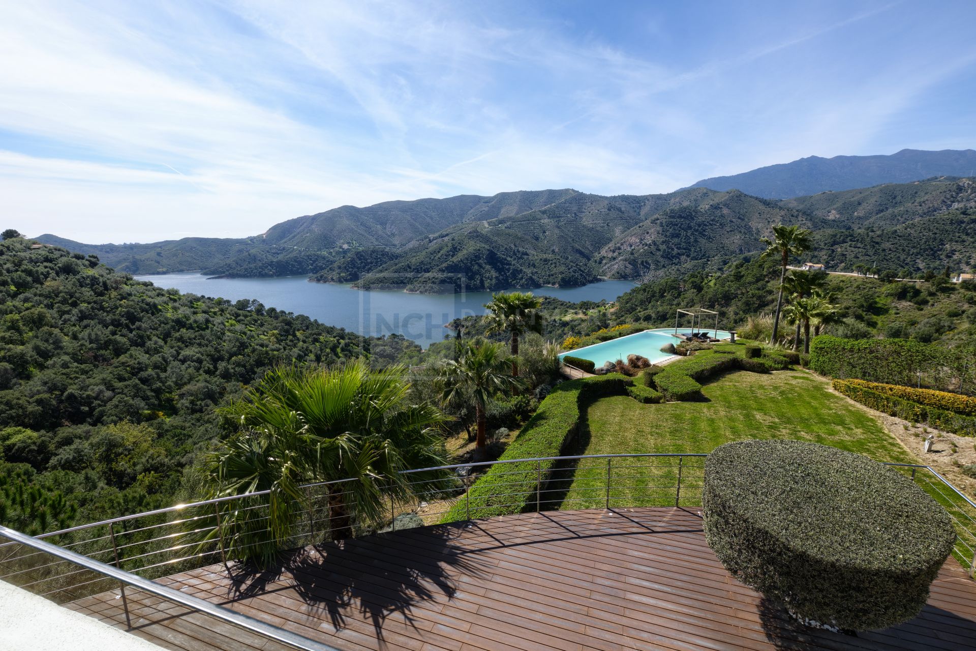 UNIQUE 5 BEDROOM CONTEMPORARY VILLA WITH STUNNING LAKE VIEW, ISTAN