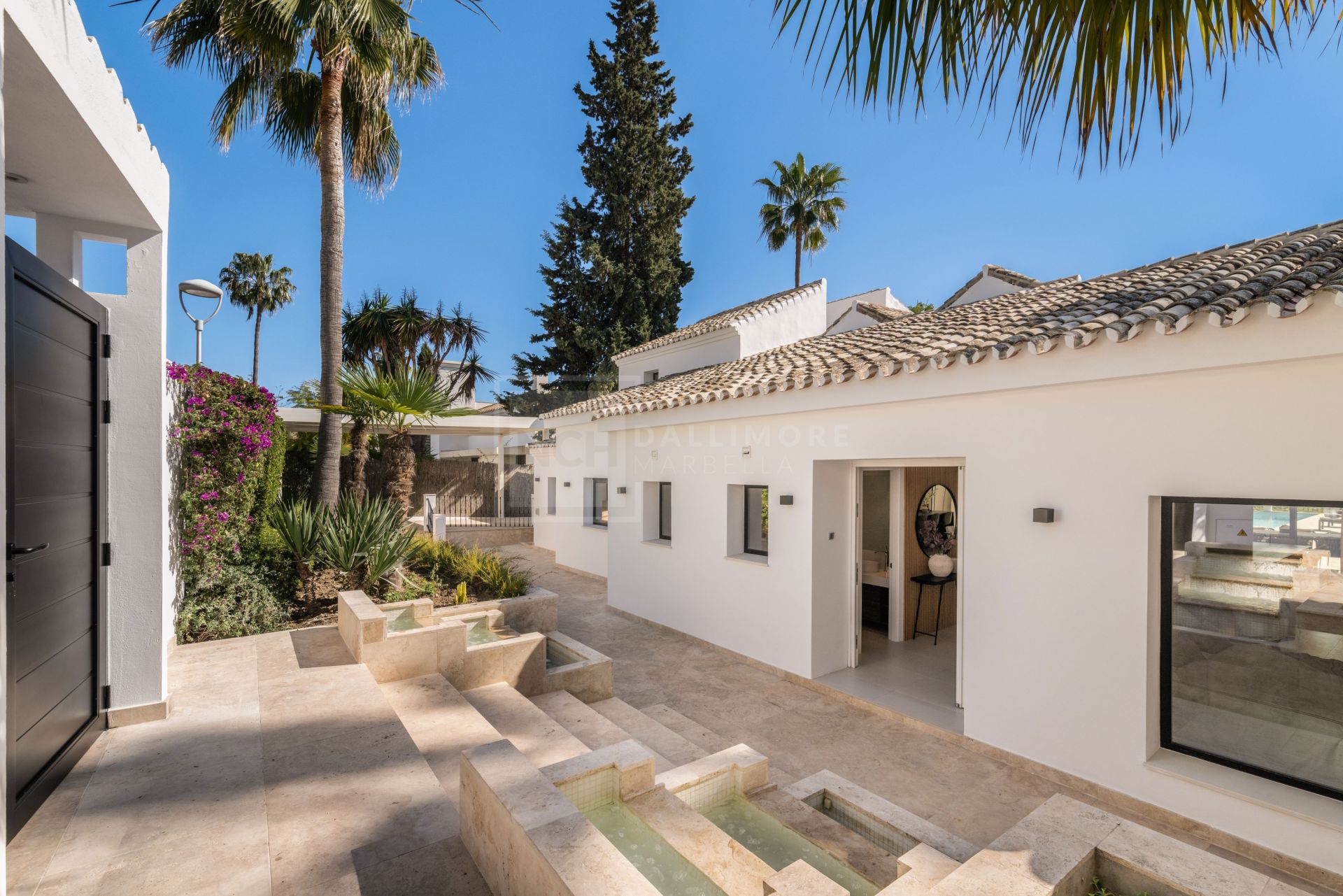 LUXURY GOLF-SIDE PROPERTY IN ONE OF MARBELLA'S EXCLUSIVE GATED COMMUNITIES