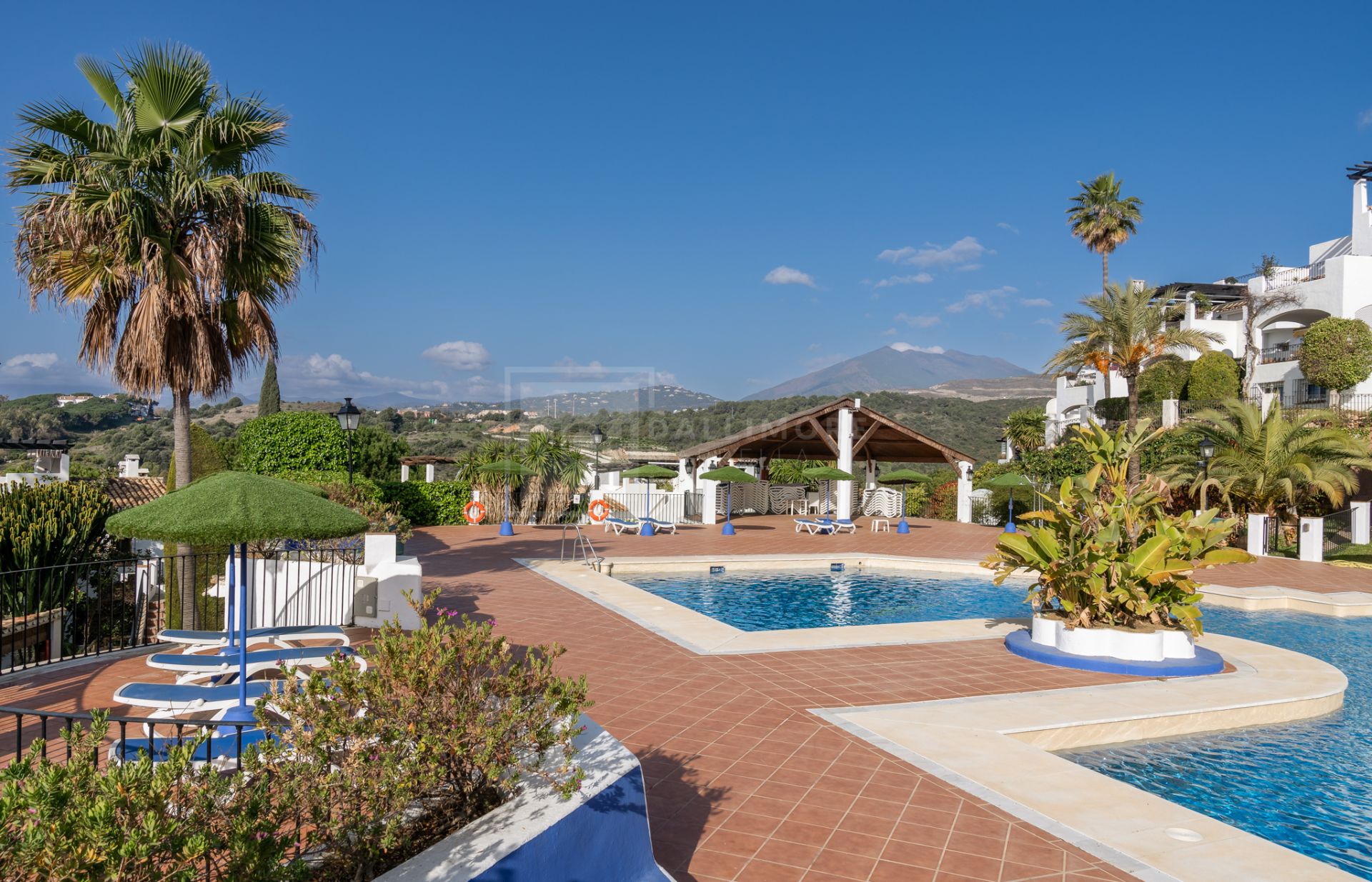 STYLISH RENOVATED 3-BEDROOM TOWNHOUSE, GOLDEN MILE, MARBELLA