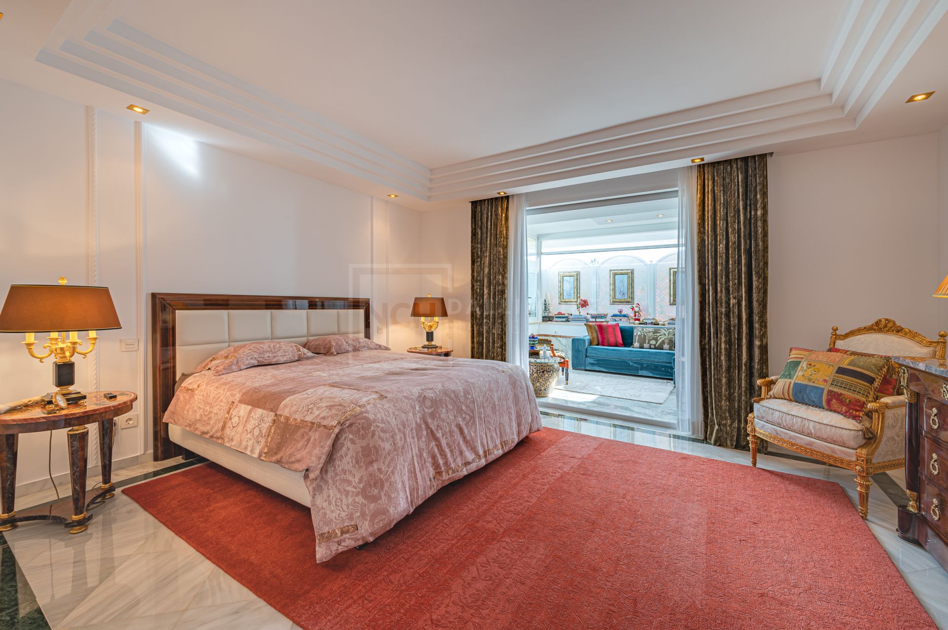 ELEGANT 3-BEDROOM APARTMENT IN MONTE PARAISO ON THE GOLDEN MILE, MARBELLA