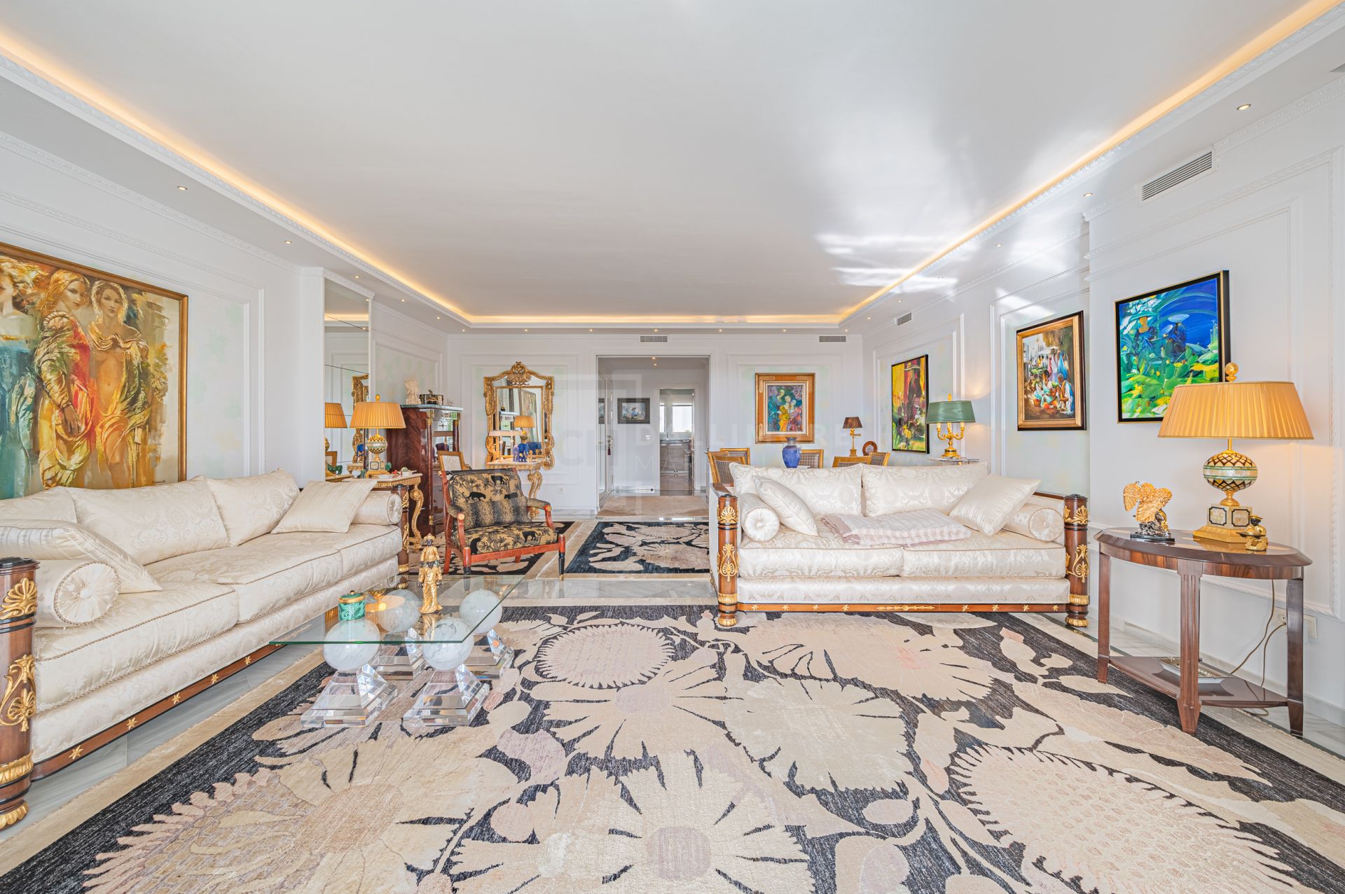 ELEGANT 3-BEDROOM APARTMENT IN MONTE PARAISO ON THE GOLDEN MILE, MARBELLA