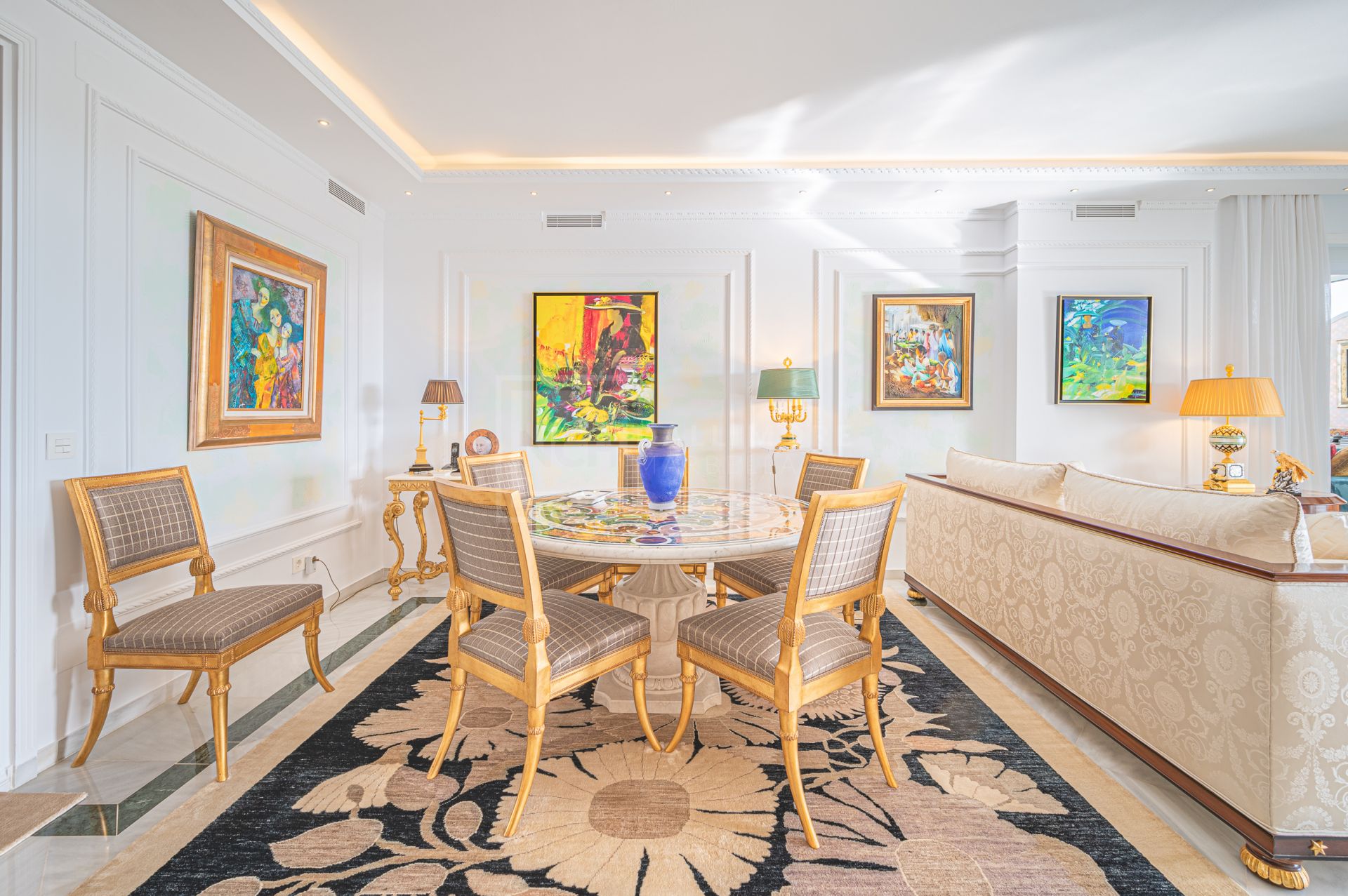 ELEGANT 3-BEDROOM APARTMENT IN MONTE PARAISO ON THE GOLDEN MILE, MARBELLA