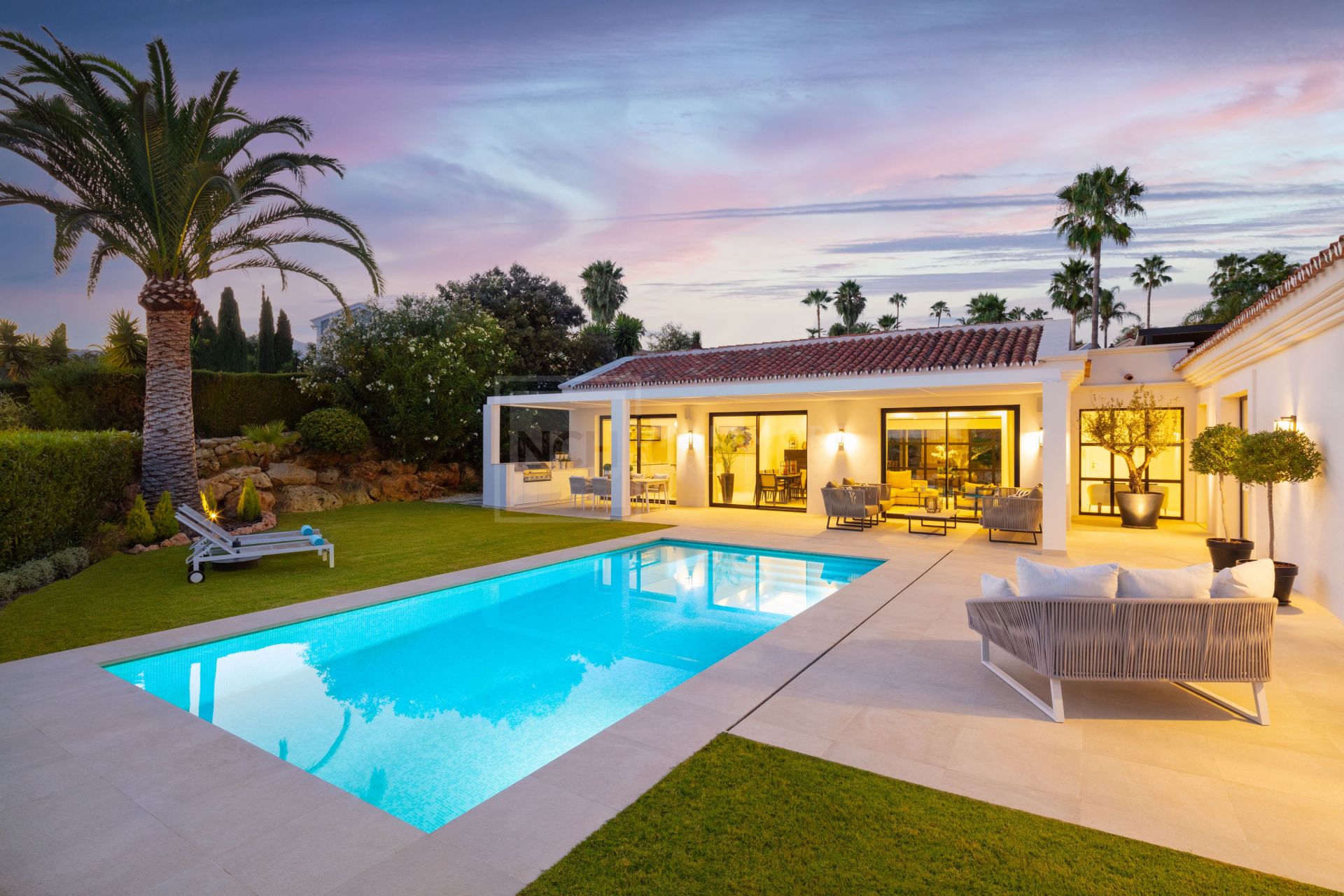 STYLISH 4-BEDROOM LUXURY CONTEMPORARY VILLA IN NUEVA ANDAUCIA, MARBELLA