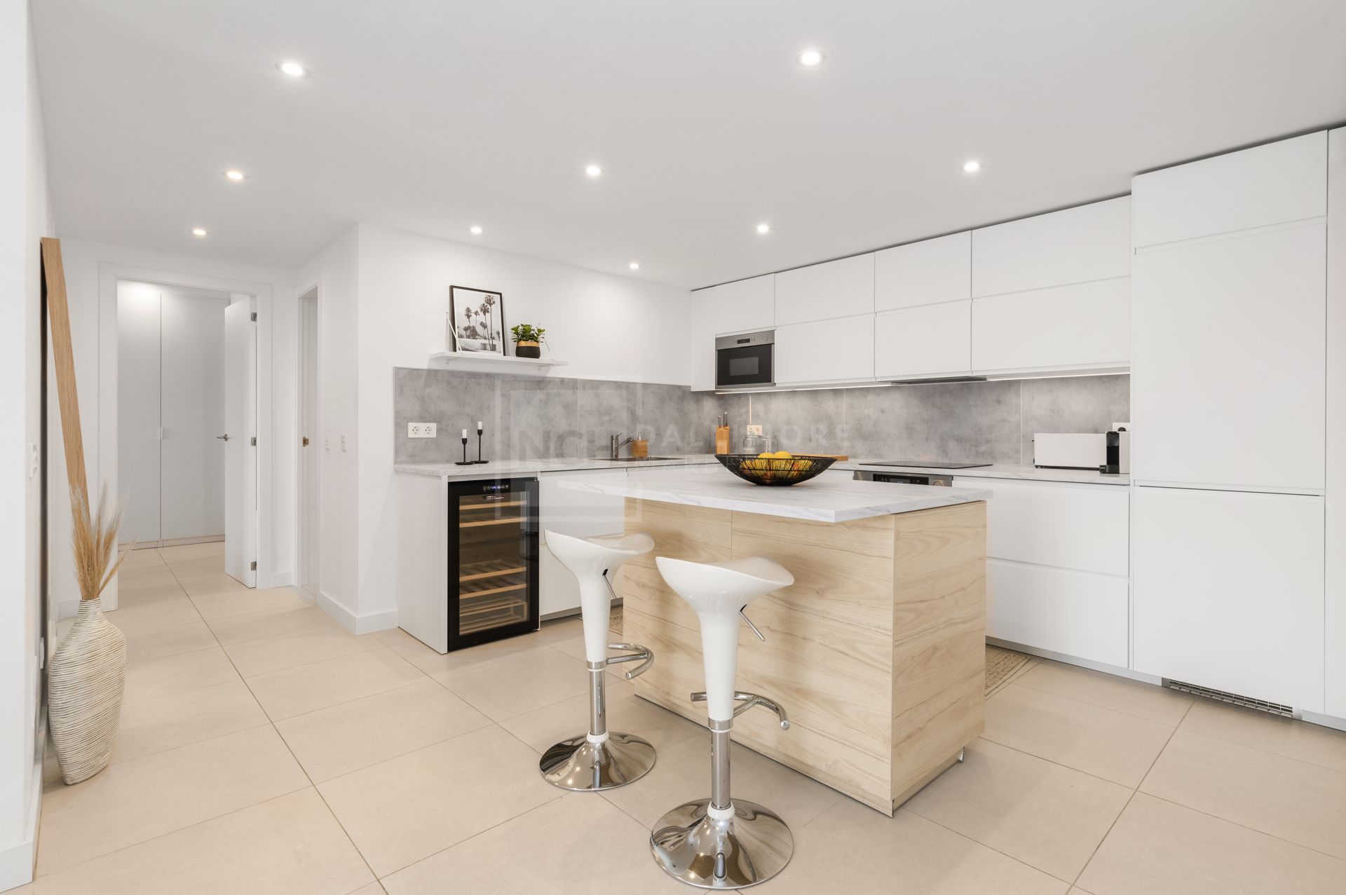 ATTRACTIVE 3 BEDROOM APARTMENT, NUEVA ANDALUCIA, MARBELLA