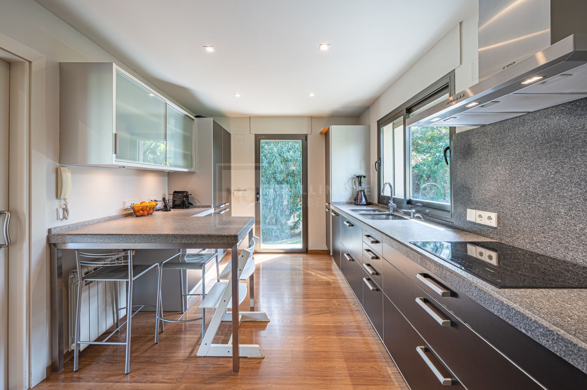 STYLISH 4 BEDROOM CONTEMPORARY CLASSIC VILLA NUEVA ANDALUCIA, MARBELLA