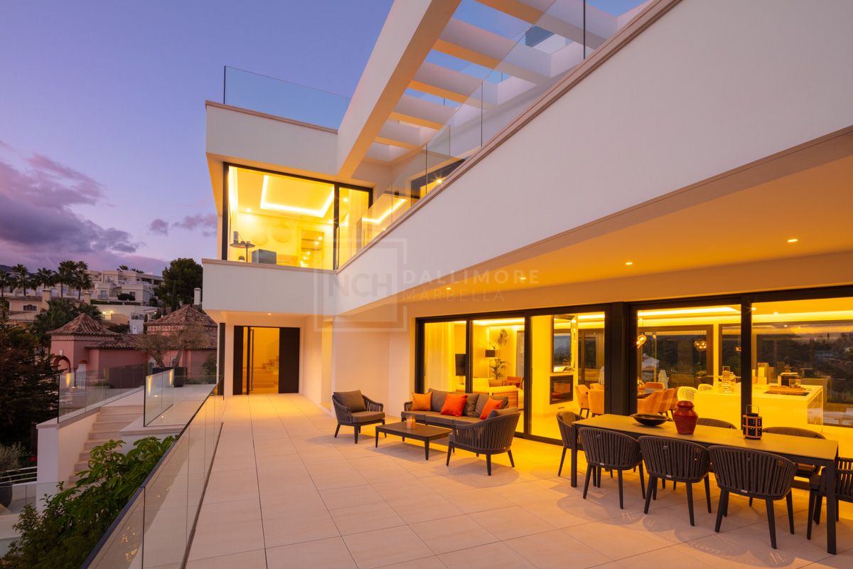 STUNNING BRAND NEW 5-BEDROOM LUXURY VILLA LA QUINTA MARBELLA