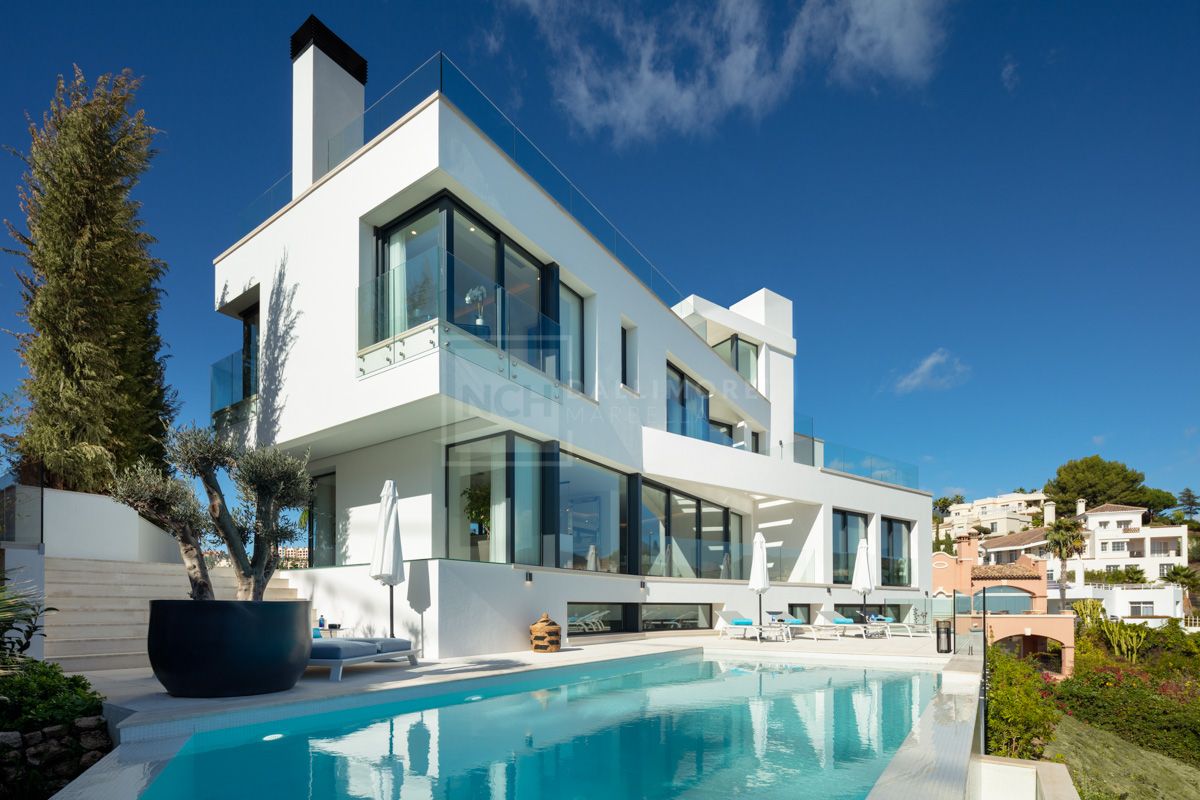 STUNNING BRAND NEW 5-BEDROOM LUXURY VILLA LA QUINTA MARBELLA