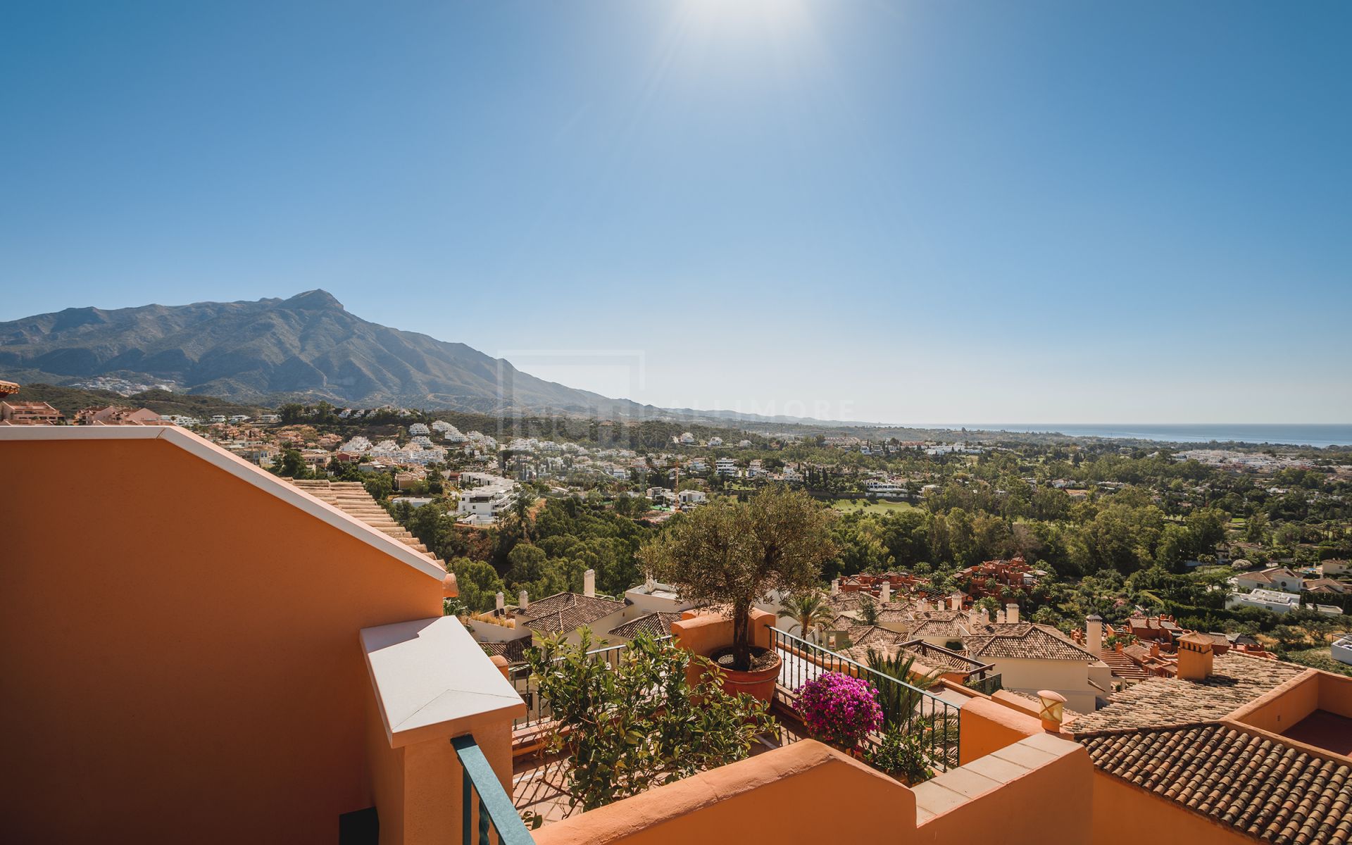 STYLISH DUPLEX 3-BEDROOM APARTMENT IN NUEVA ANDALUCIA MARBELLA