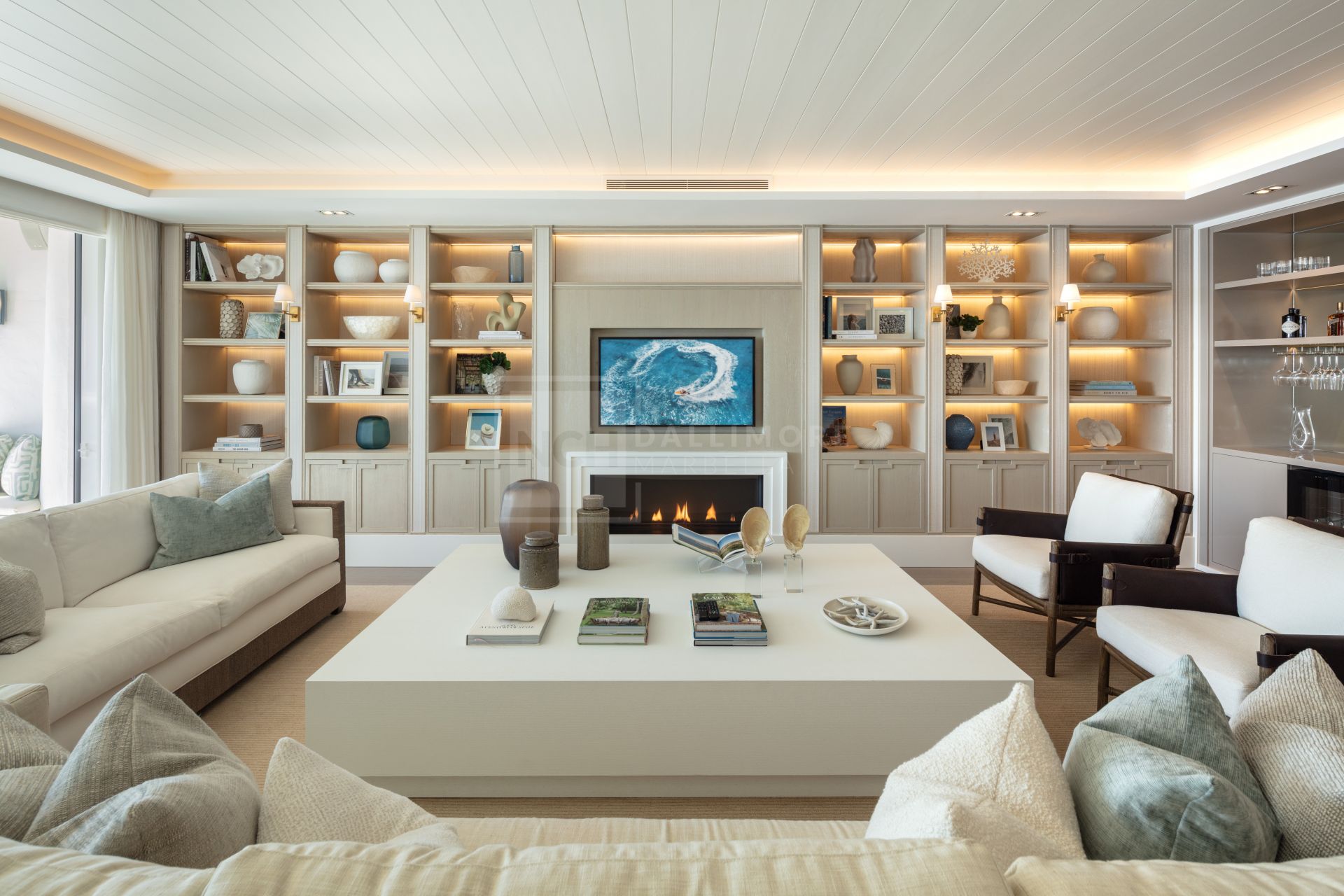 LUXURIOUS DUPLEX PENTHOUSE IN THE PUENTE ROMANO