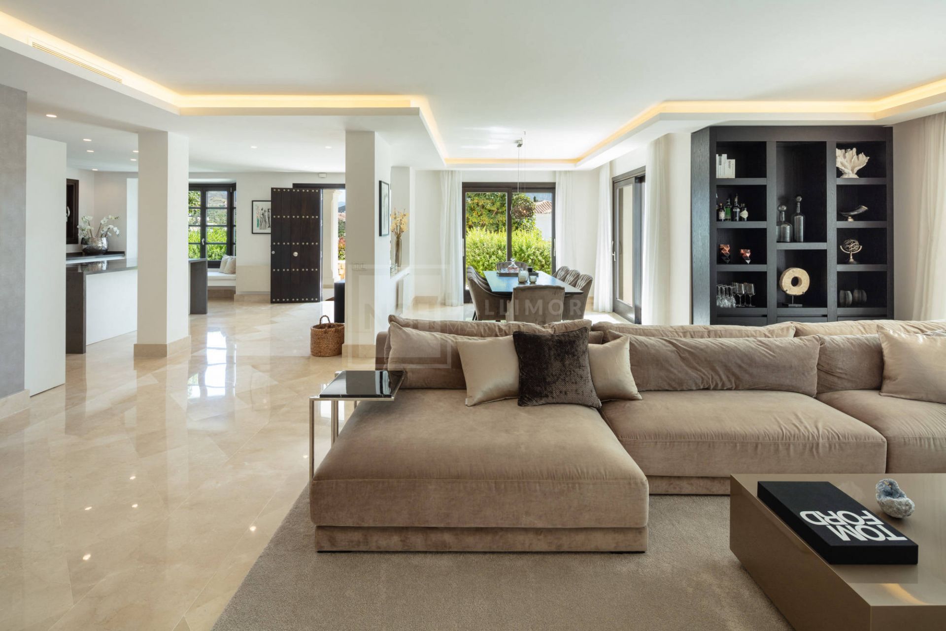 STUNNING 4-BEDROOM CONTEMPORARY CLASSIC VILLA IN GOLF VALLEY, NUEVA ANDALUCIA, MARBELLA