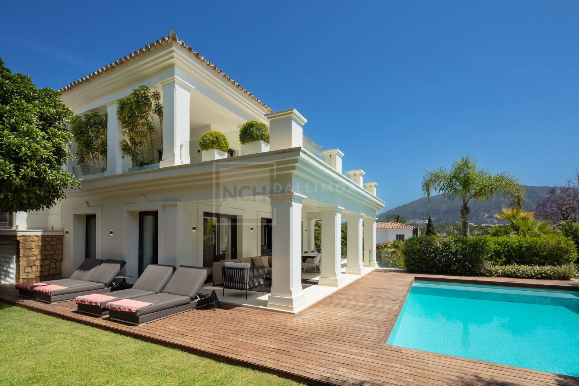 STUNNING 4-BEDROOM CONTEMPORARY CLASSIC VILLA IN GOLF VALLEY, NUEVA ANDALUCIA, MARBELLA