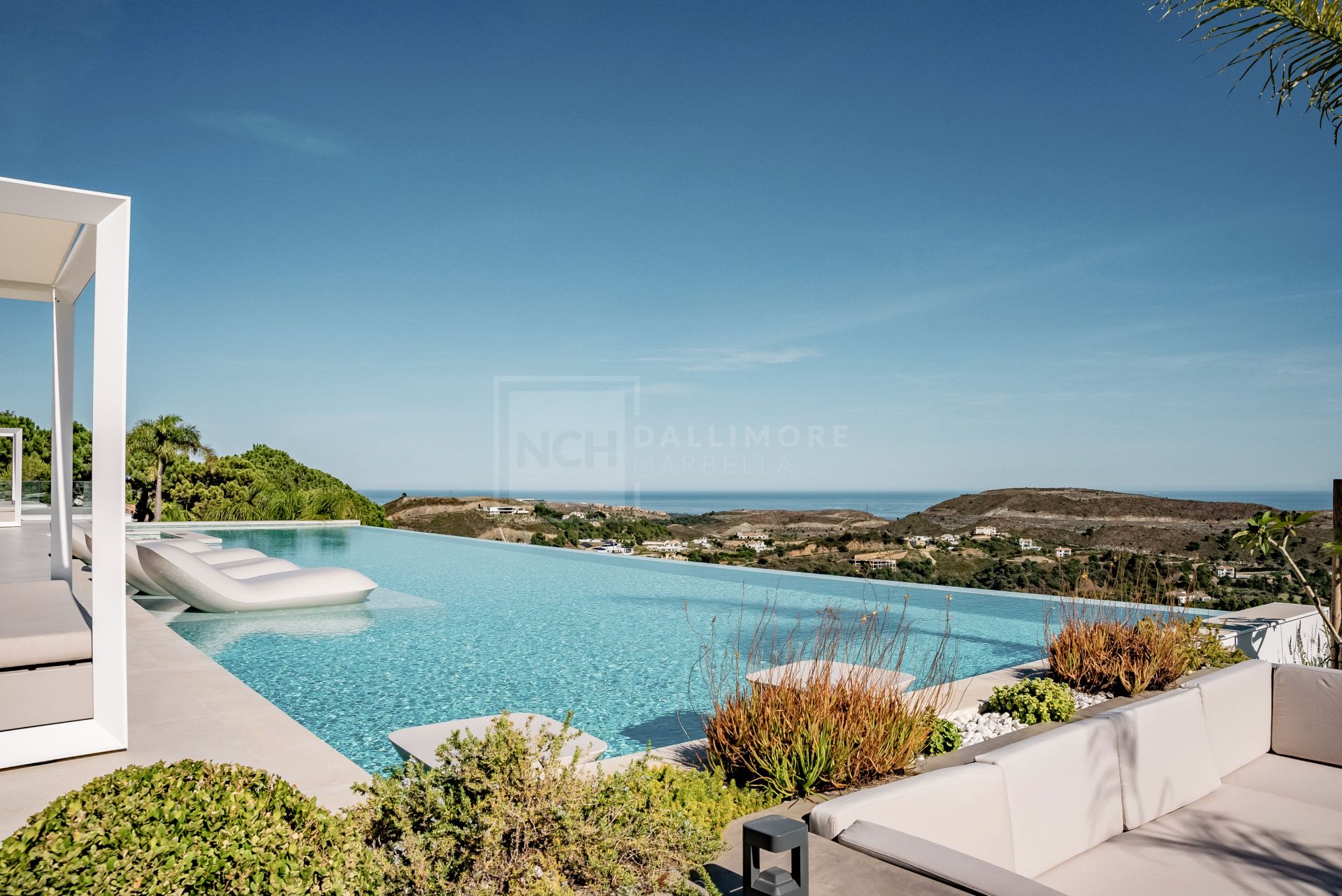 SHOWSTOPPING 7-BEDROOM MODERN MANSION IN MARBELLA CLUB GOLF RESORT, BENAHAVIS