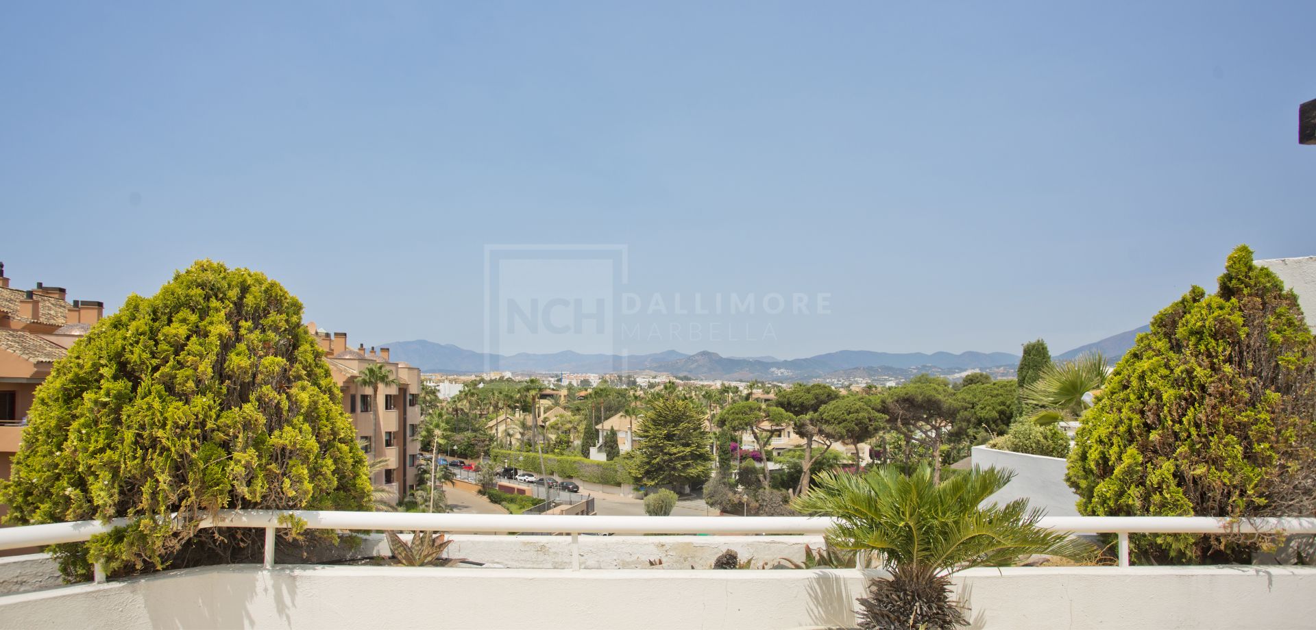 LUXURIOUS 3-BEDROOM DUPLEX PENTHOUSE WITH SPECTACULAR SEA VIEWS IN PUERTO BANUS