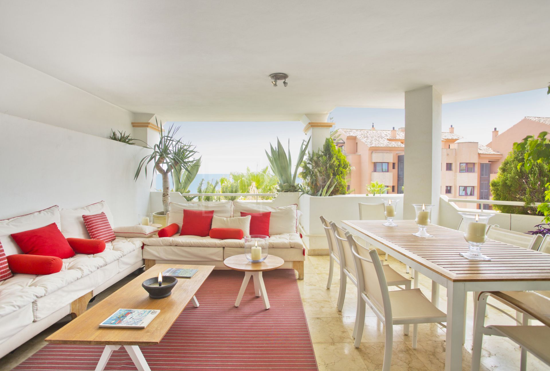 LUXURIOUS 3-BEDROOM DUPLEX PENTHOUSE WITH SPECTACULAR SEA VIEWS IN PUERTO BANUS