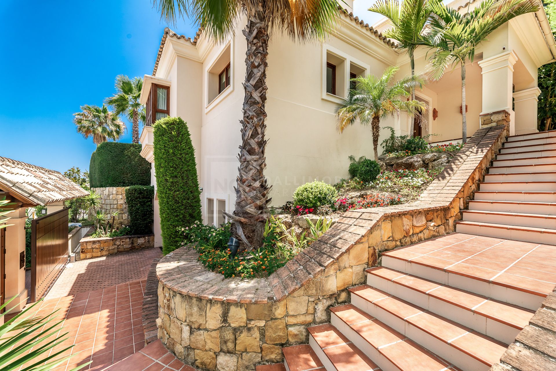 DISCOVER A LUXURIOUS RETREAT IN THE HEART OF NUEVA ANDALUCÍA, MARBELLA