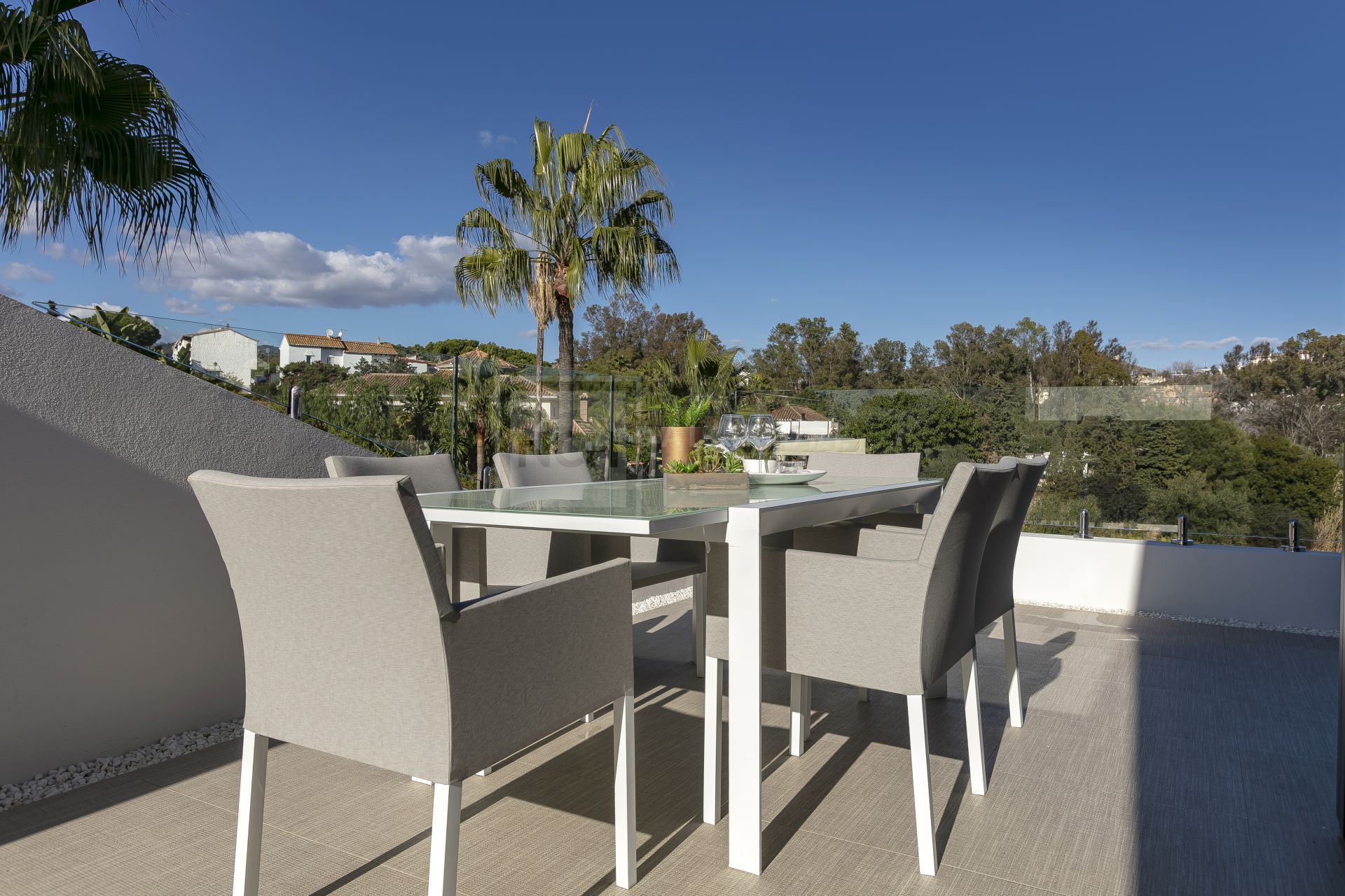 STRIKING 3-BEDROOM CONTEMPORARY LUXURY APARTMENT CLOSE TO BEACH EAST MARBELLA
