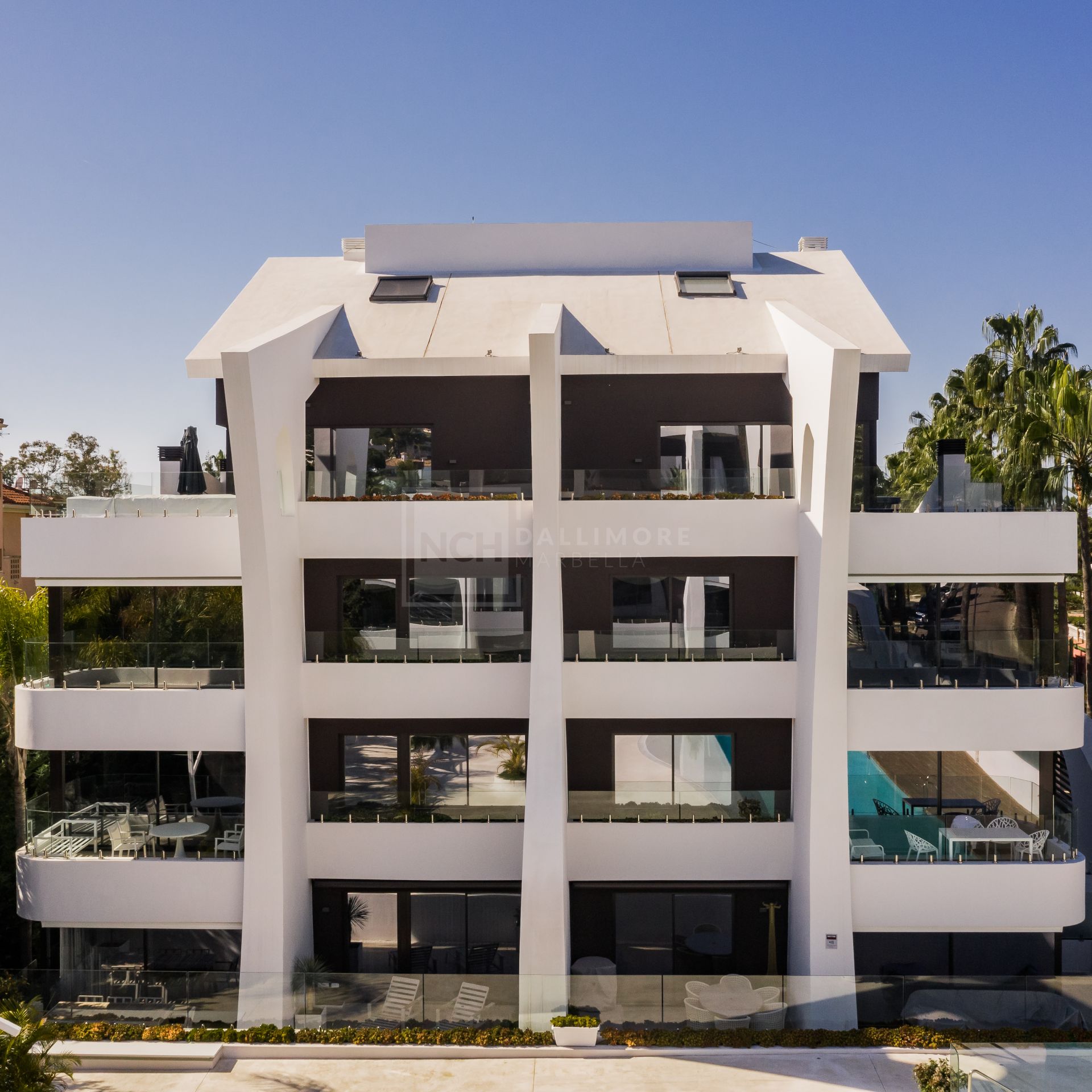 STRIKING 3-BEDROOM CONTEMPORARY LUXURY APARTMENT CLOSE TO BEACH EAST MARBELLA