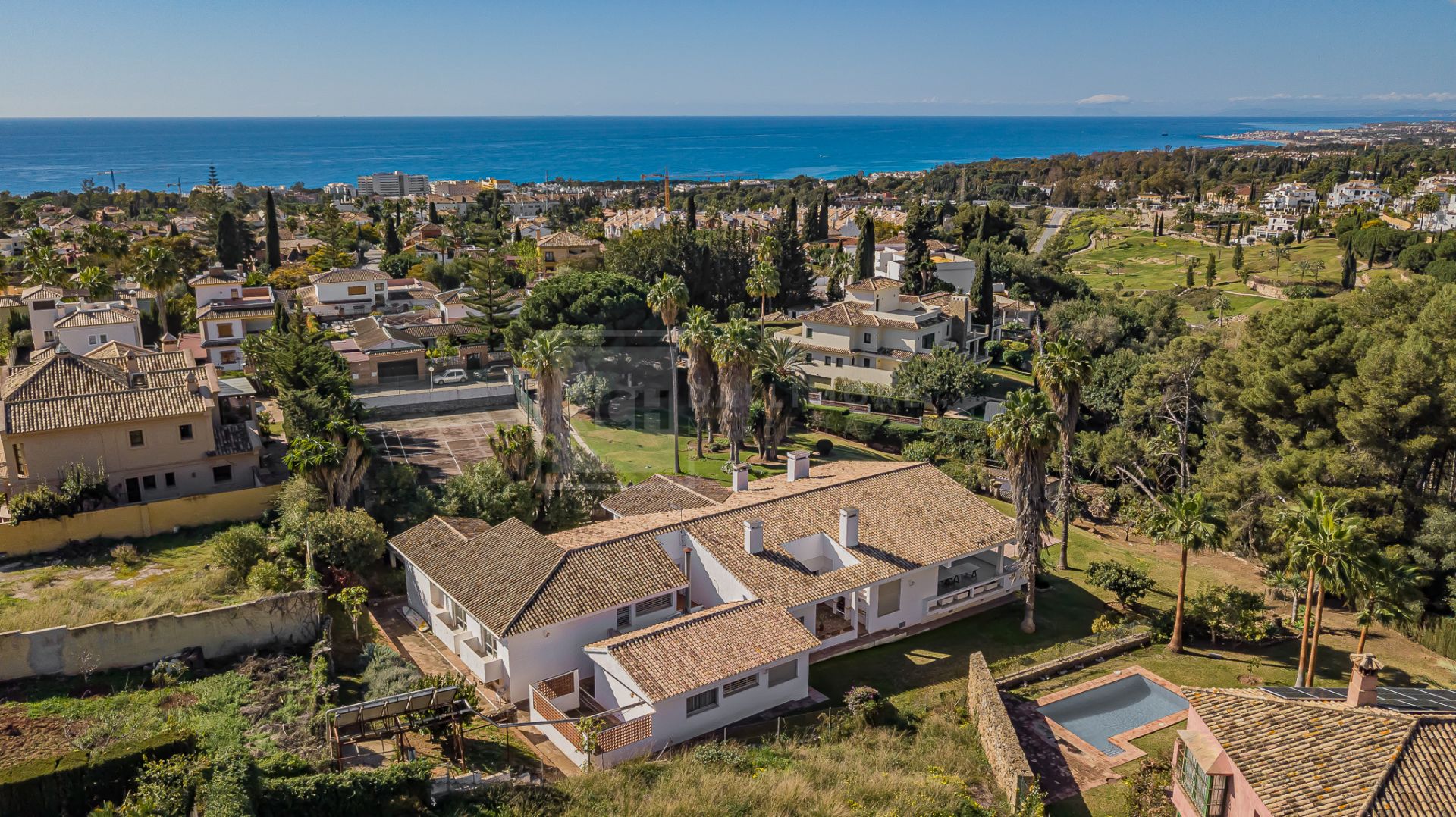 EXCELLENT INVESTMENT PROPERTY 7-BEDROOM PROPERTY ABOVE MARBELLA CENTRE