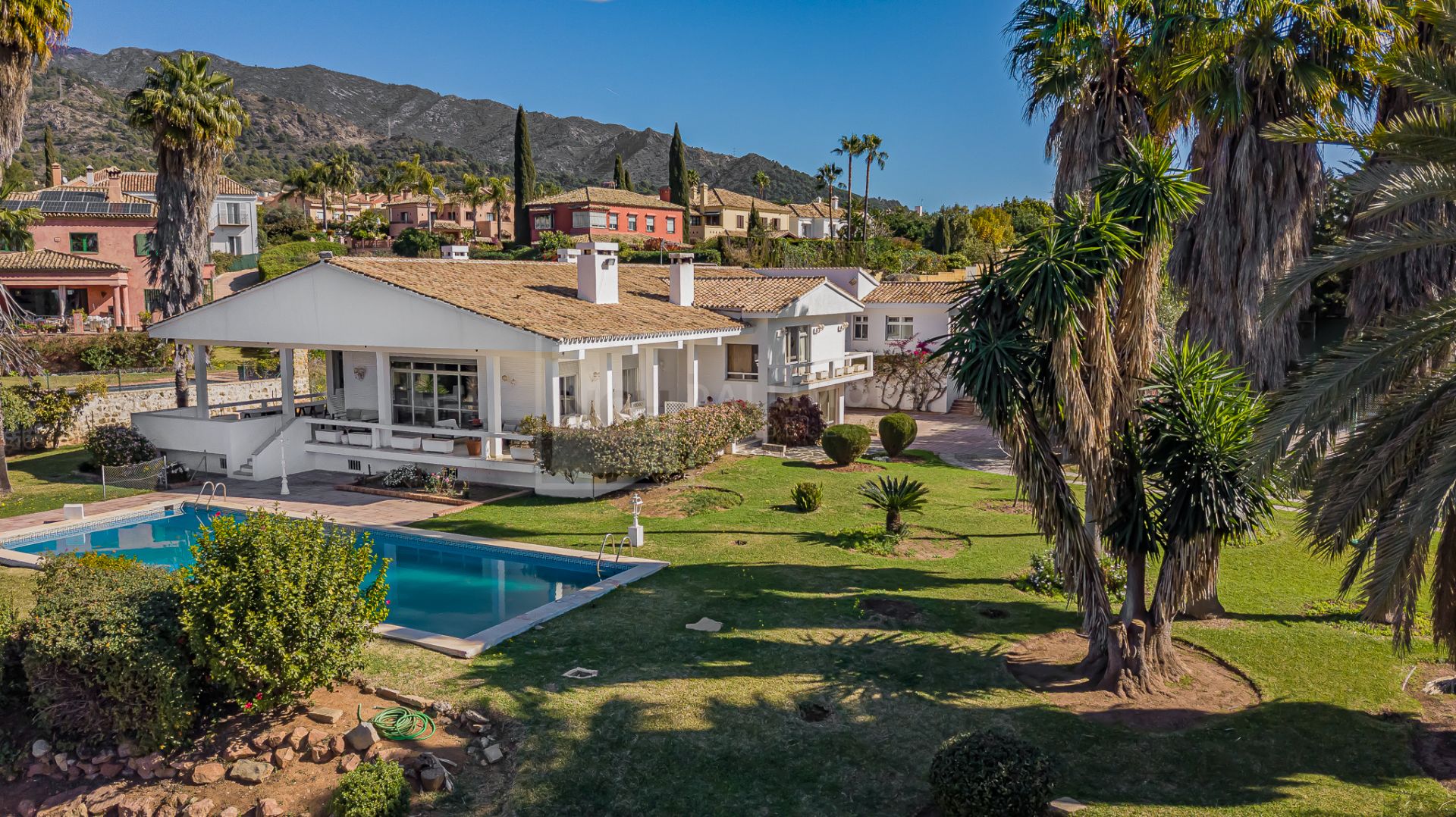 EXCELLENT INVESTMENT PROPERTY 7-BEDROOM PROPERTY ABOVE MARBELLA CENTRE