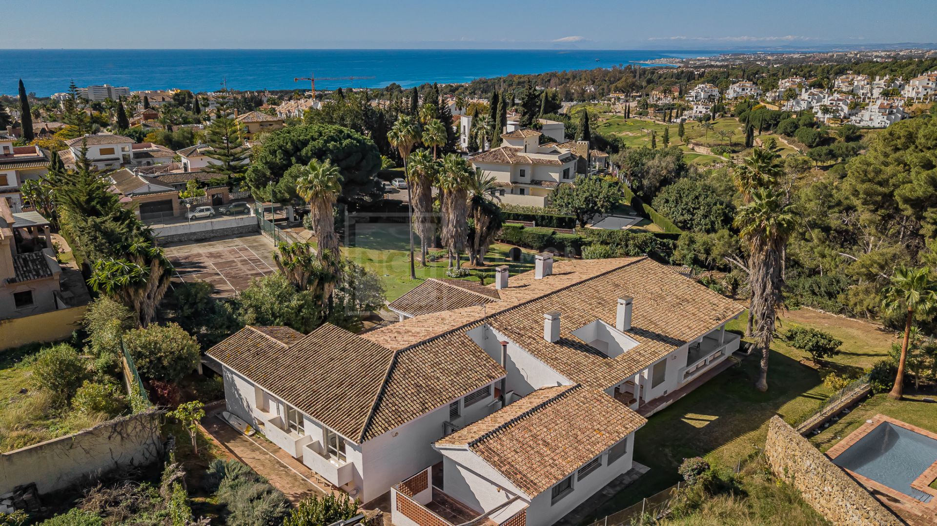 EXCELLENT INVESTMENT PROPERTY 7-BEDROOM PROPERTY ABOVE MARBELLA CENTRE