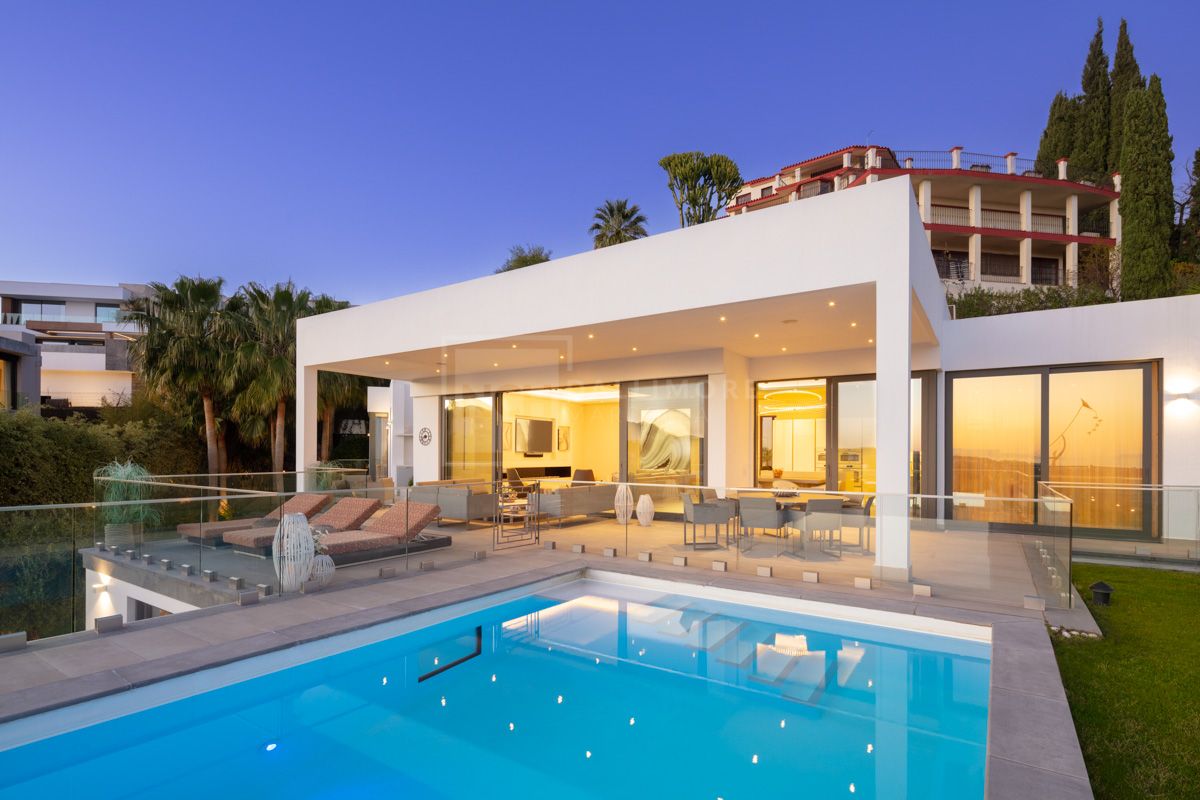 STUNNING 7-BEDROOM VILLA IN EL HERROJO, NUEVA ANDALUCIA, MARBELLA