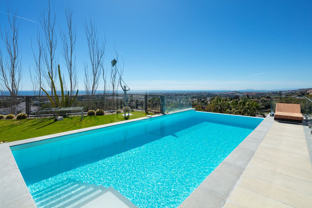 STUNNING 7-BEDROOM VILLA IN EL HERROJO, NUEVA ANDALUCIA, MARBELLA