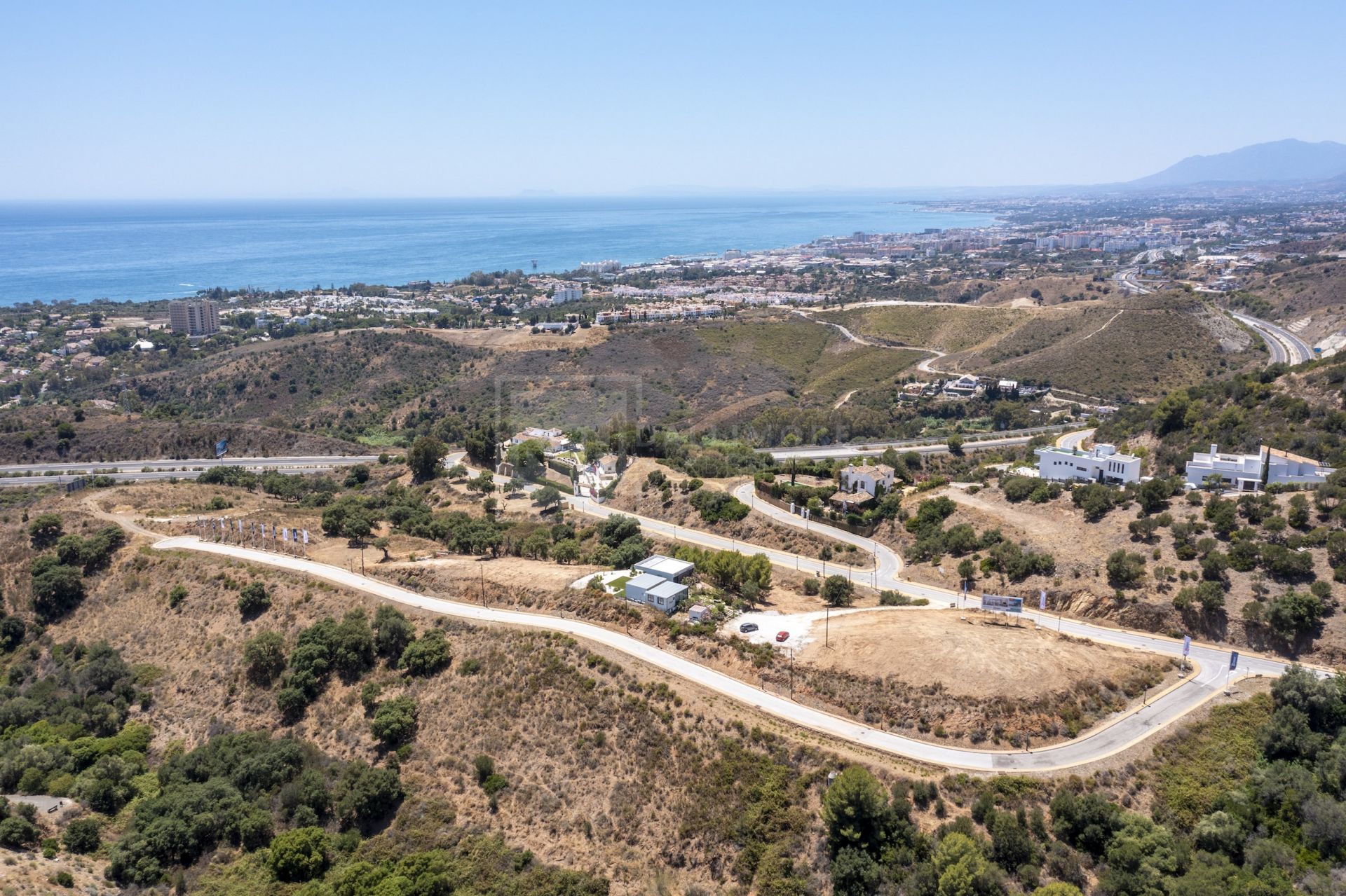 BRAND NEW LUXURY CONTEMPORARY 2-BEDROOM PENTHOUSE APARTMENT EAST MARBELLA