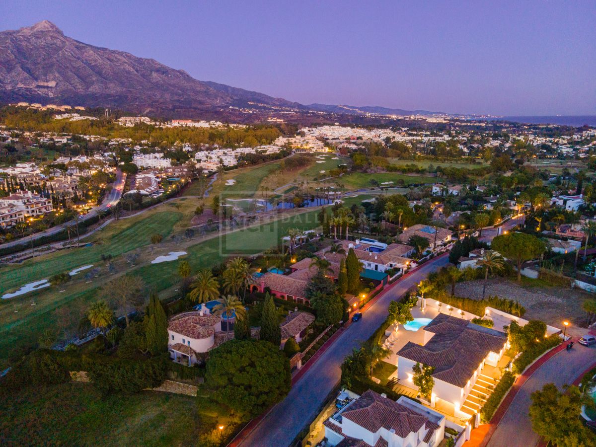 Villa en venta en Las Brisas, Marbella