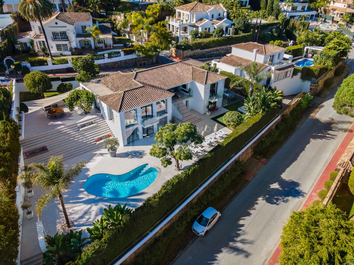 Villa en venta en Las Brisas, Marbella