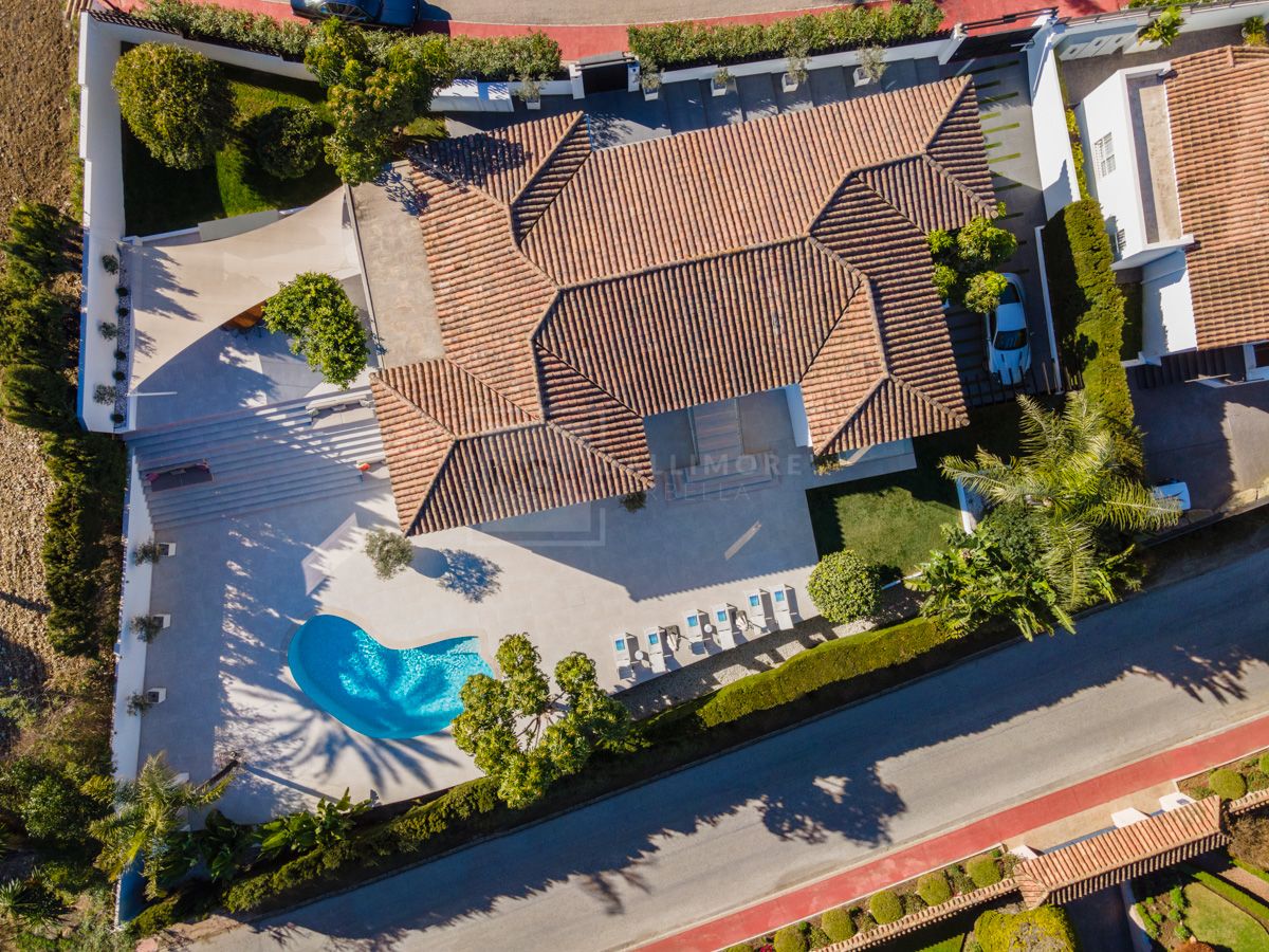 Villa en venta en Las Brisas, Marbella