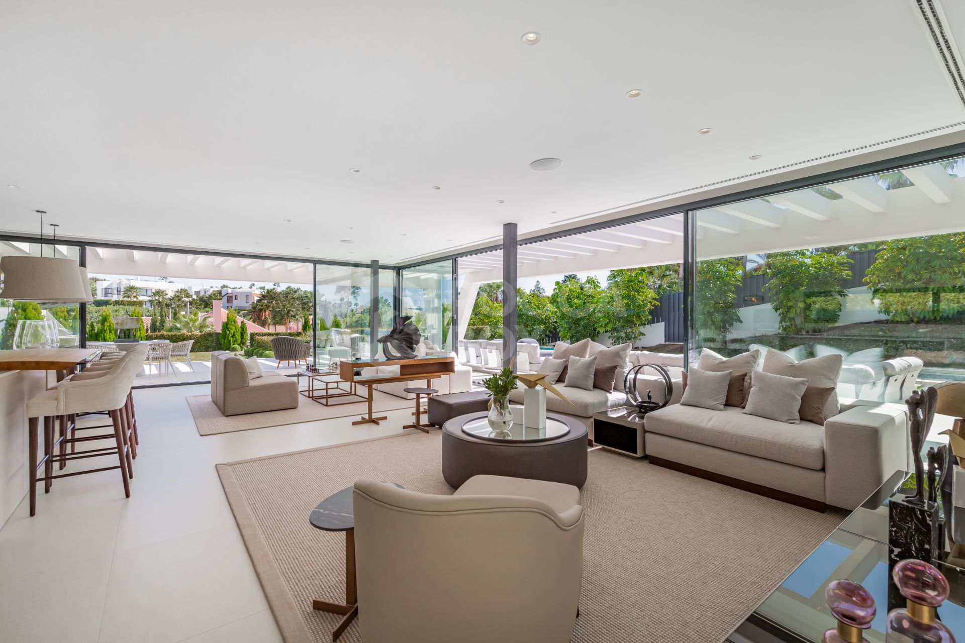 STRIKING 6-BEDROOM CONTEMPORARY VILLA IN THE HEART OF THE GOLF VALLEY NUEVA ANDALUCIA, MARBELLA