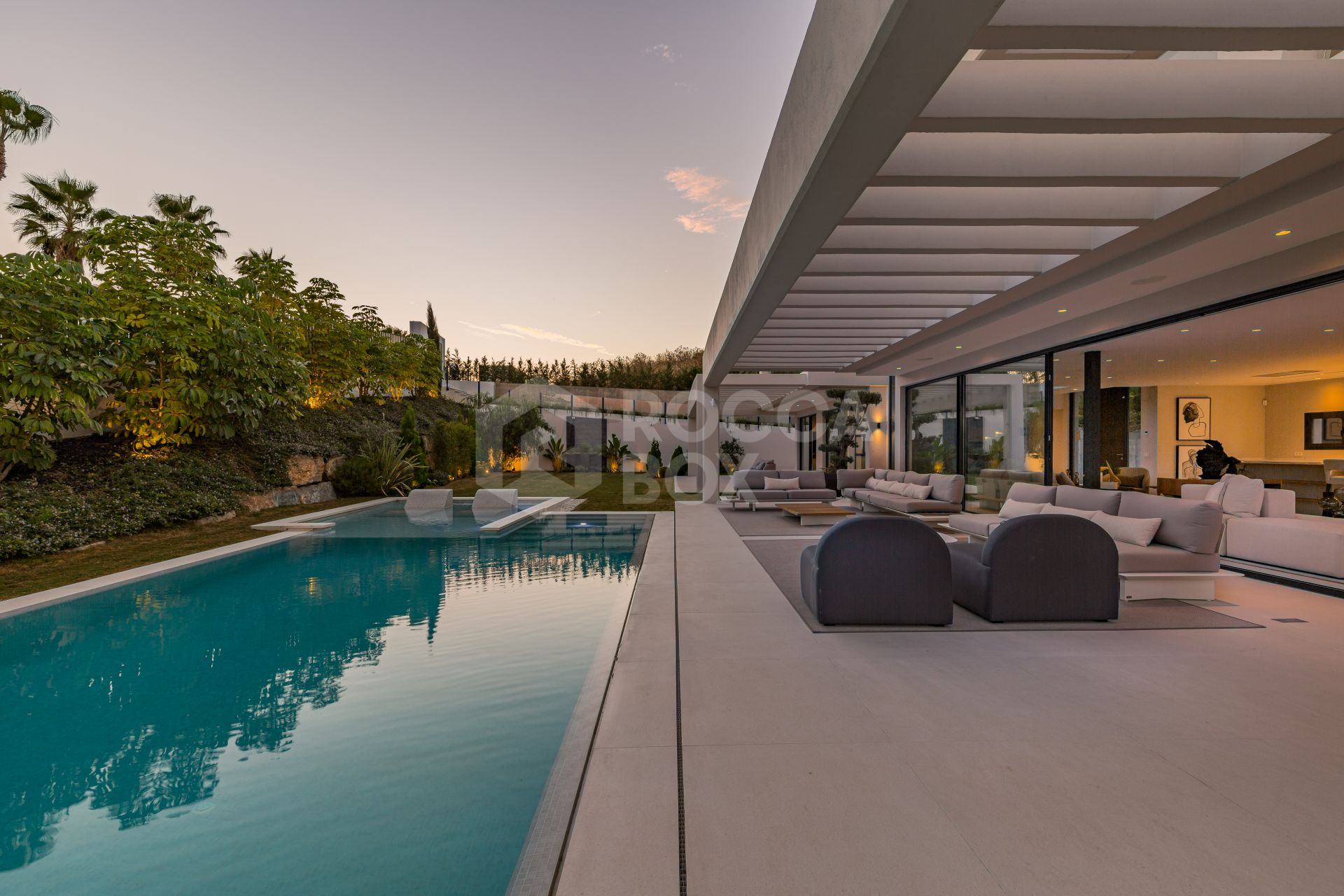 STRIKING 6-BEDROOM CONTEMPORARY VILLA IN THE HEART OF THE GOLF VALLEY NUEVA ANDALUCIA, MARBELLA