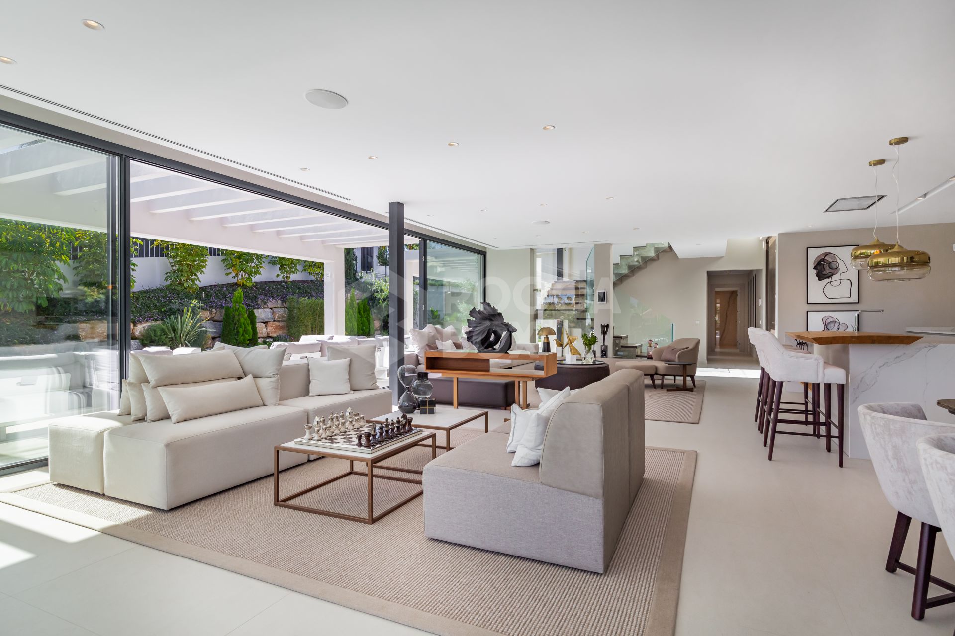 STRIKING 6-BEDROOM CONTEMPORARY VILLA IN THE HEART OF THE GOLF VALLEY NUEVA ANDALUCIA, MARBELLA