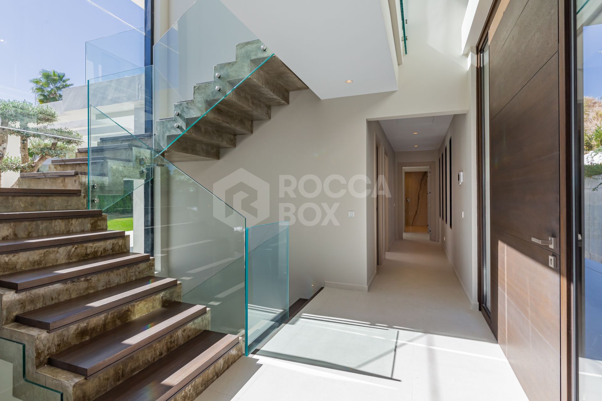 STRIKING 6-BEDROOM CONTEMPORARY VILLA IN THE HEART OF THE GOLF VALLEY NUEVA ANDALUCIA, MARBELLA