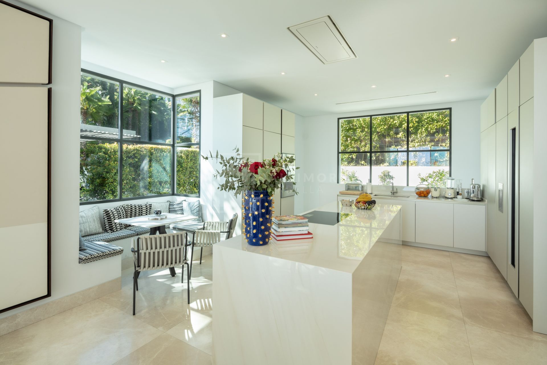 ELEGANT 6 BEDROOM VILLA IN LOS FLAMINGOS, BENAHAVIS