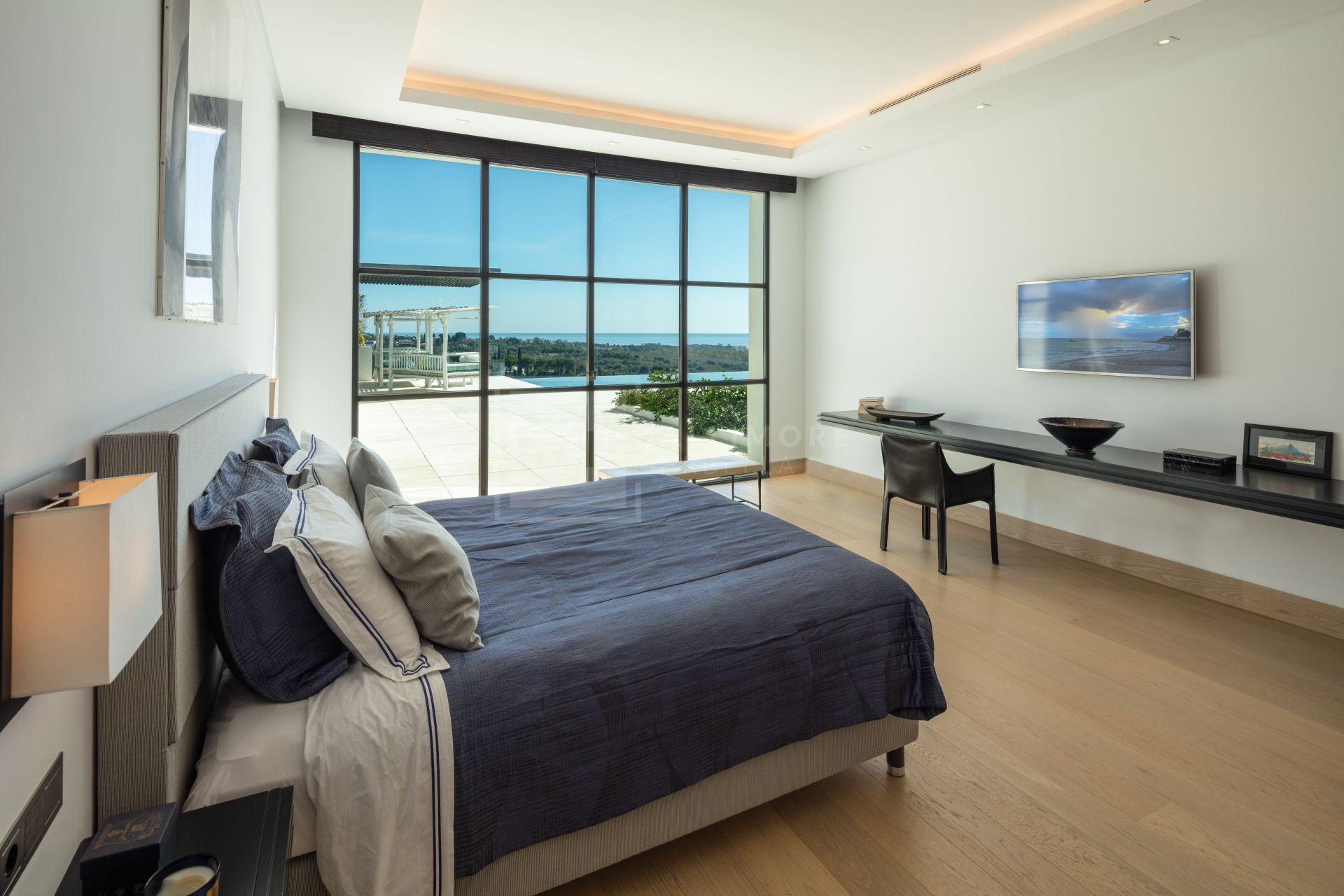 ELEGANT 6 BEDROOM VILLA IN LOS FLAMINGOS, BENAHAVIS