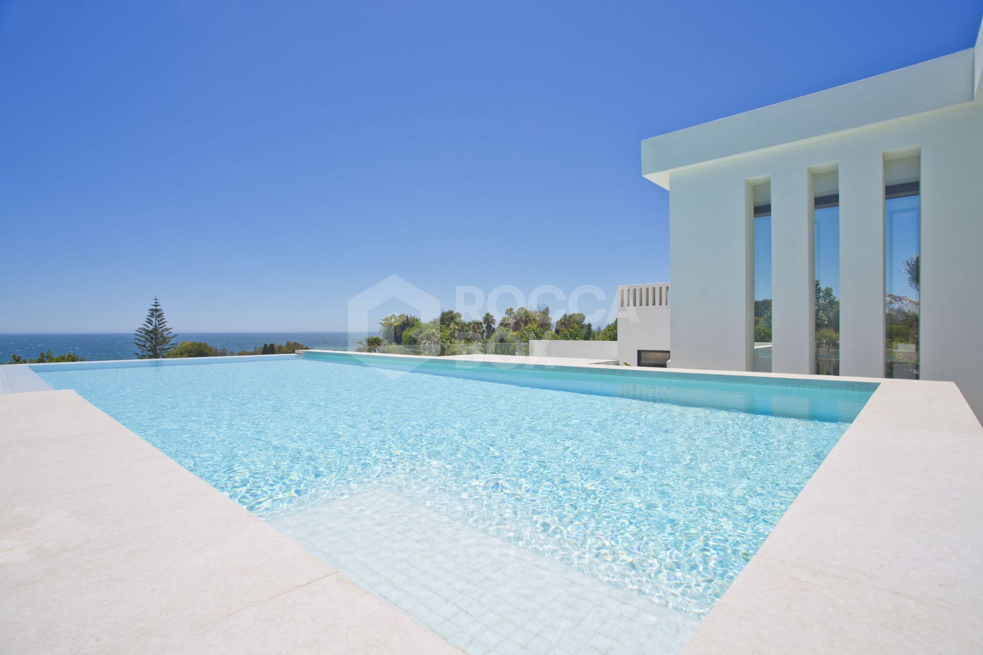 STYLISH CONTEMPORARY 7-BEDROOM VILLA FOR SHORT-TERM RENTAL PUENTE ROMANO MARBELLA