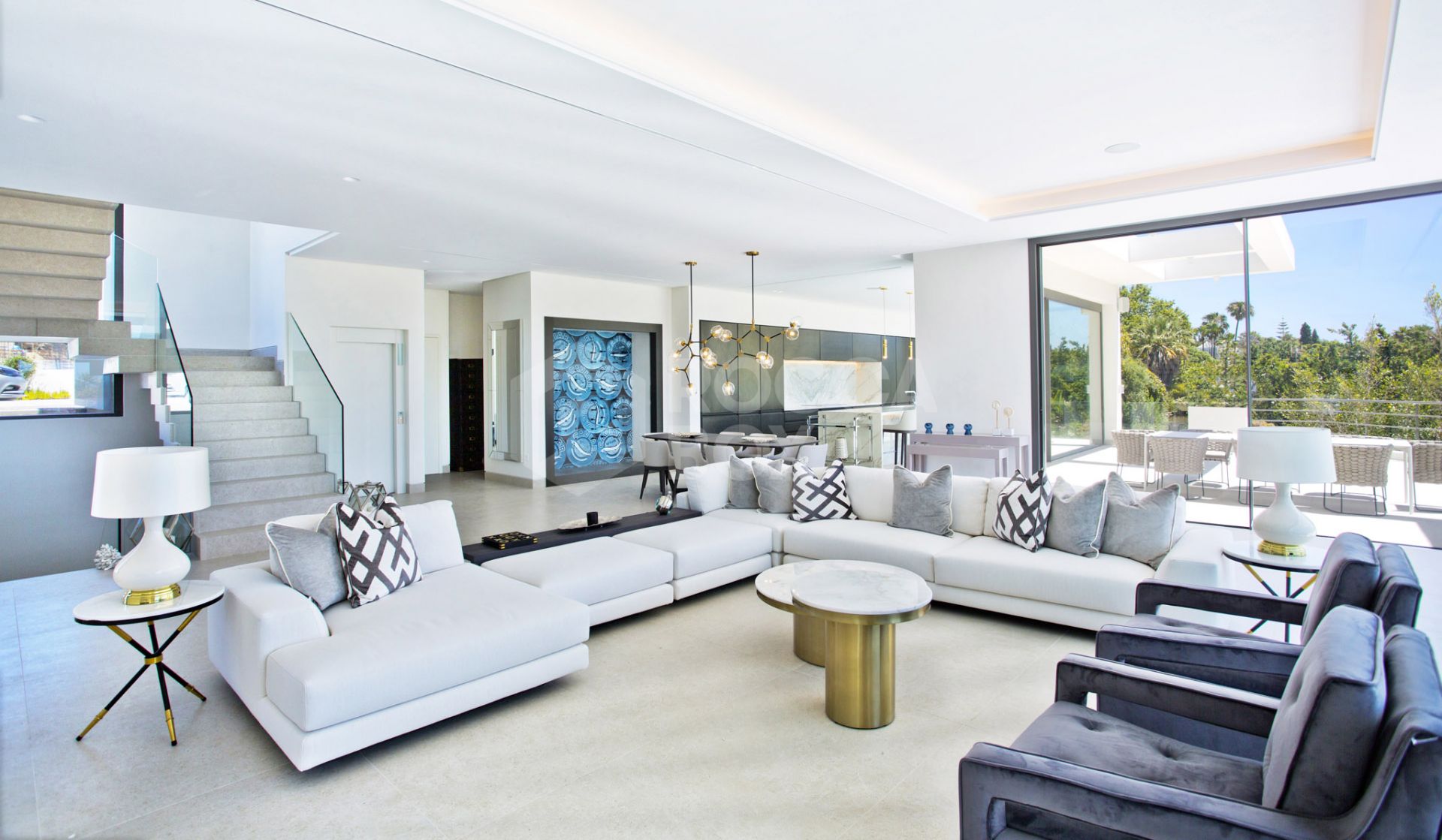 STYLISH CONTEMPORARY 7-BEDROOM VILLA FOR SHORT-TERM RENTAL PUENTE ROMANO MARBELLA