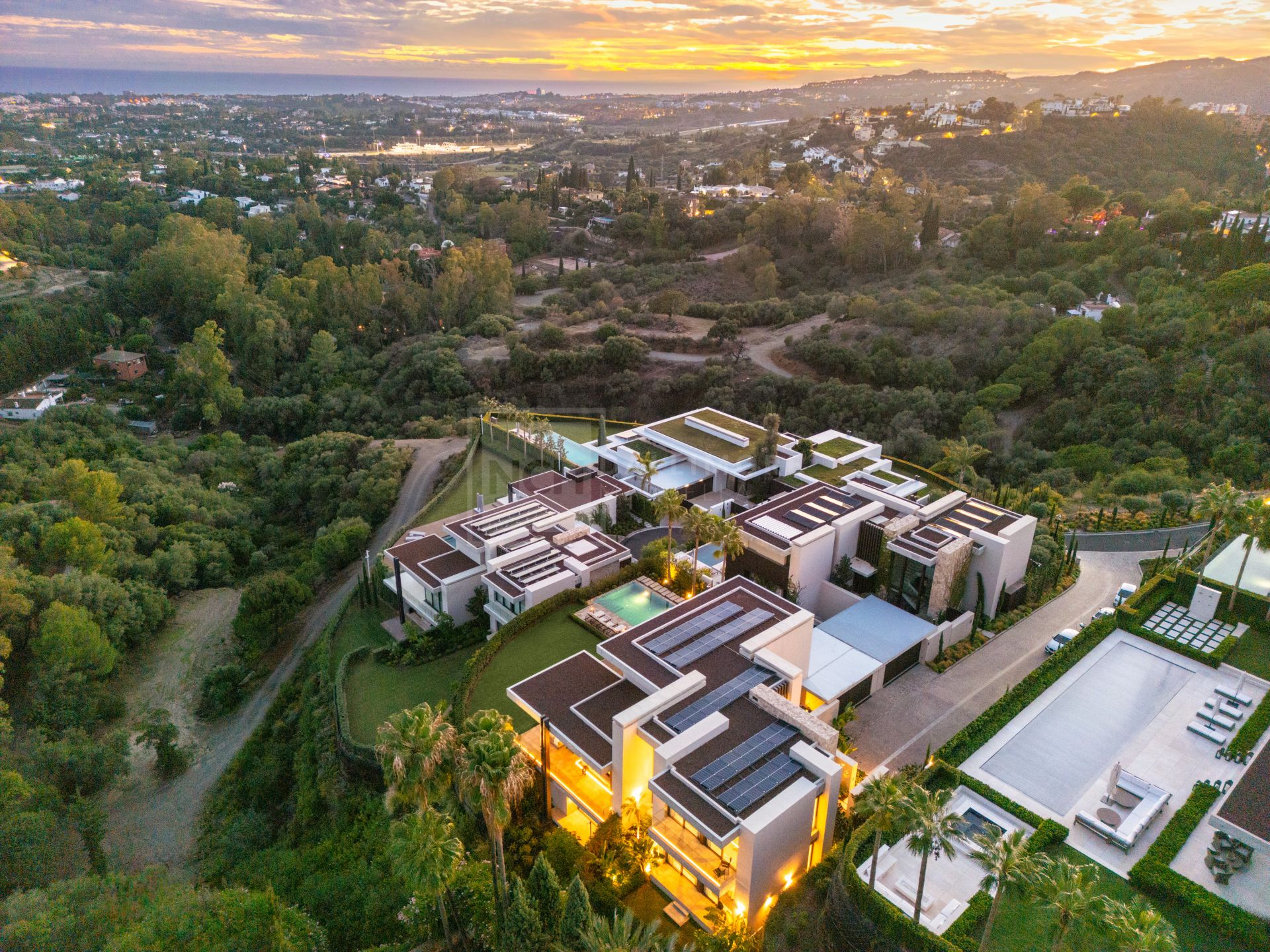 UNPARALLELED LUXURY 6-BERDROOM VILLA WITH PANORAMIC VIEWS IN THE HEART OF LA QUINTA