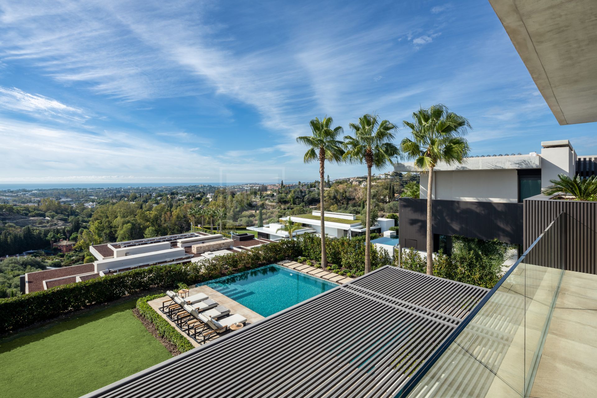 UNPARALLELED LUXURY 6-BERDROOM VILLA WITH PANORAMIC VIEWS IN THE HEART OF LA QUINTA