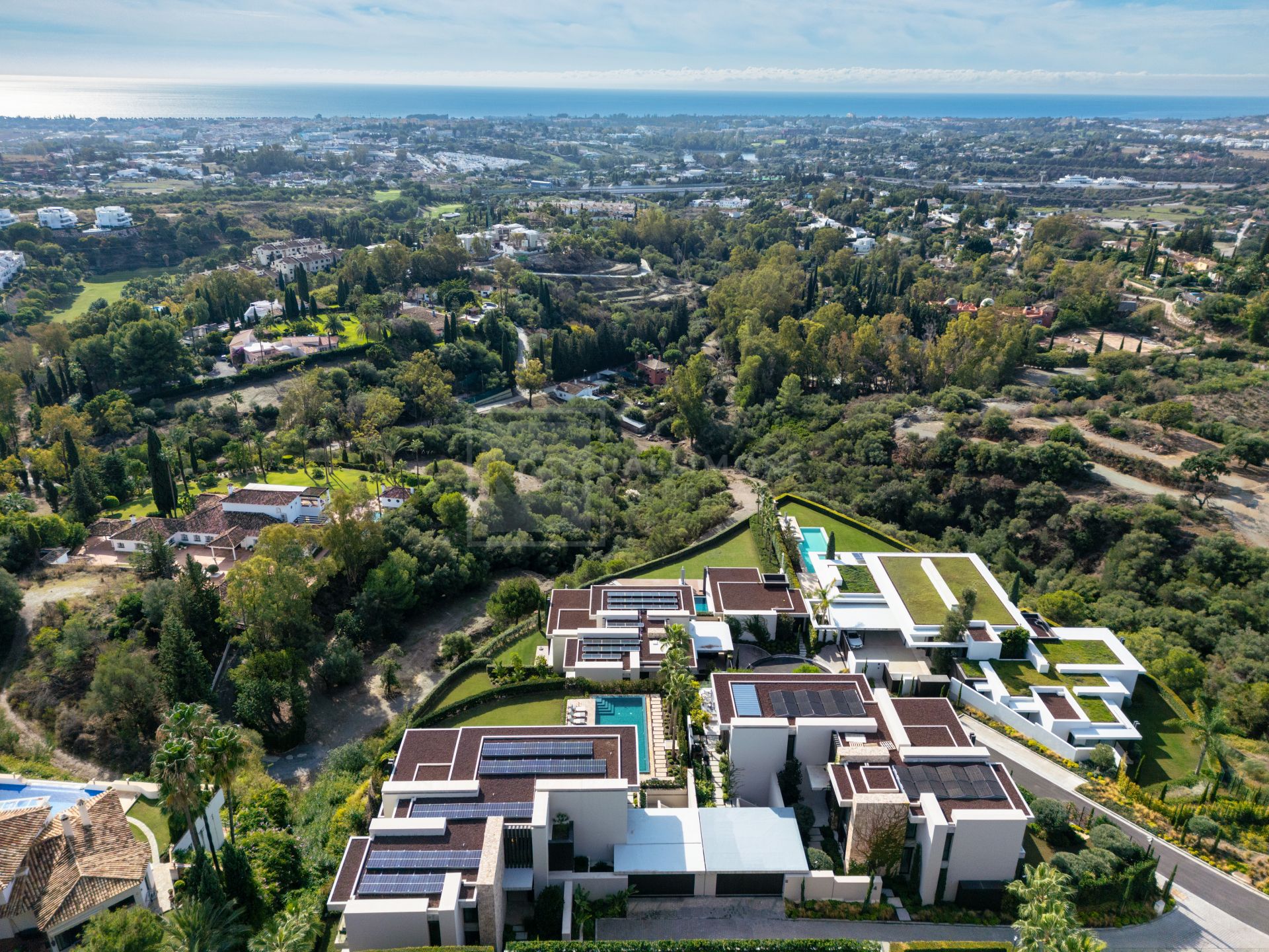 UNPARALLELED LUXURY 6-BERDROOM VILLA WITH PANORAMIC VIEWS IN THE HEART OF LA QUINTA