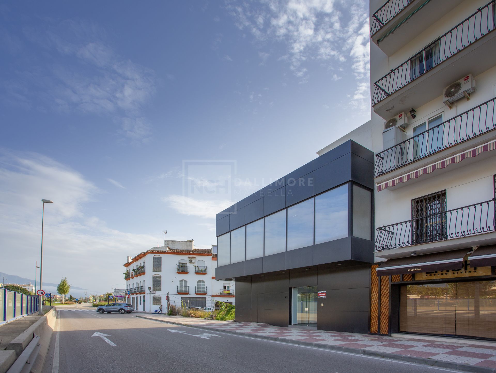 EDIFICIO COMERCIAL EN EL CORAZÓN DE SAN PEDRO DE ALCÁNTARA