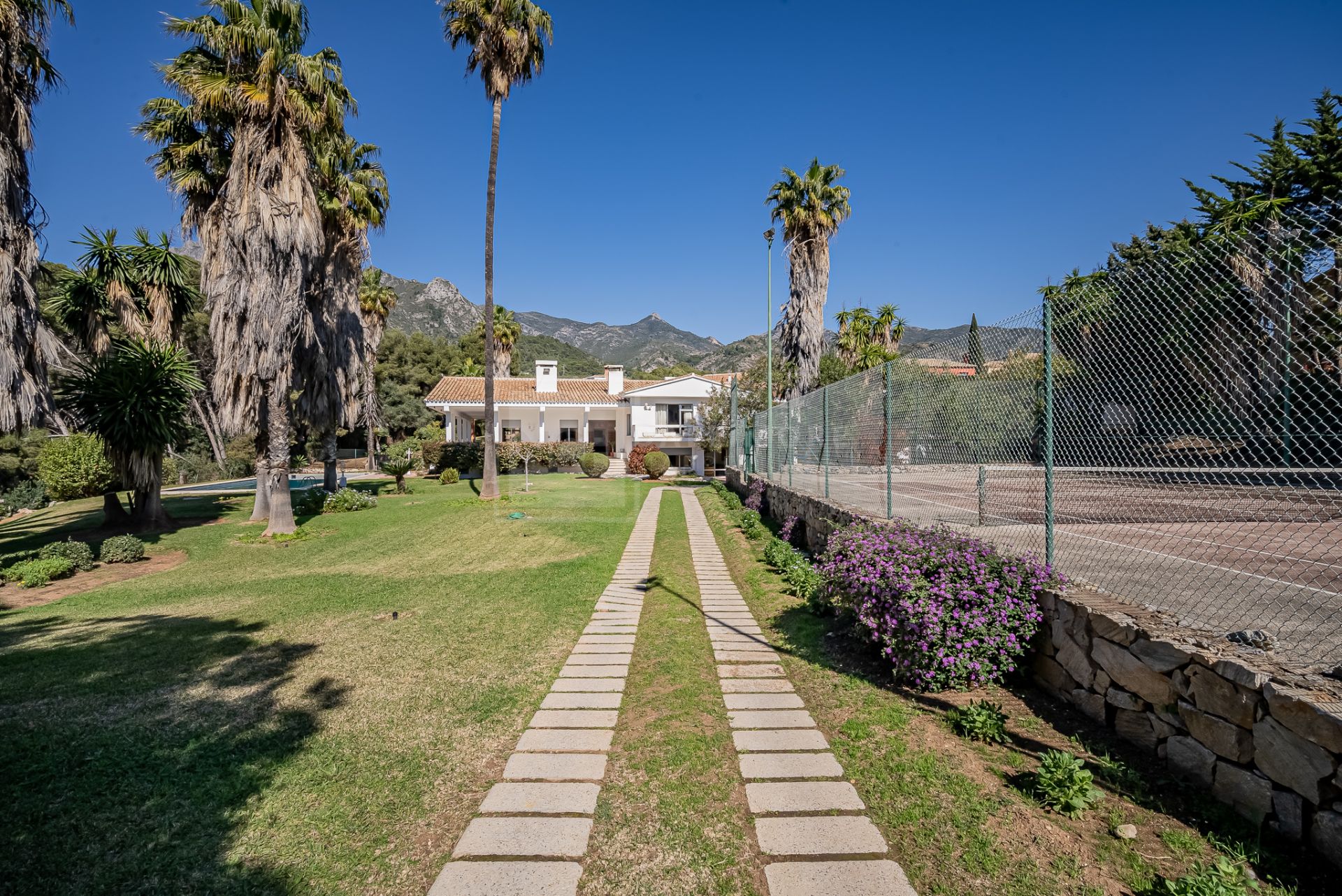 BREATHTAKING MARBELLA ESTATE WITH PANORAMIC VIEWS AND UNMATCHED ELEGANCE