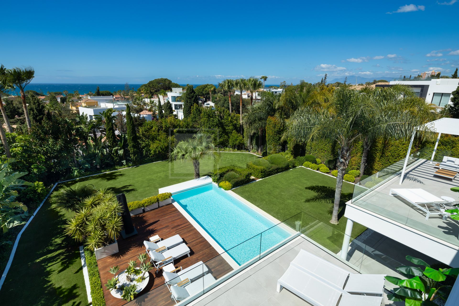 EXQUISITE 4-BEDROOM AWARD WINNING VILLA WITH BREATHTAKING SEA VIEWS IN MARBELLA EAST