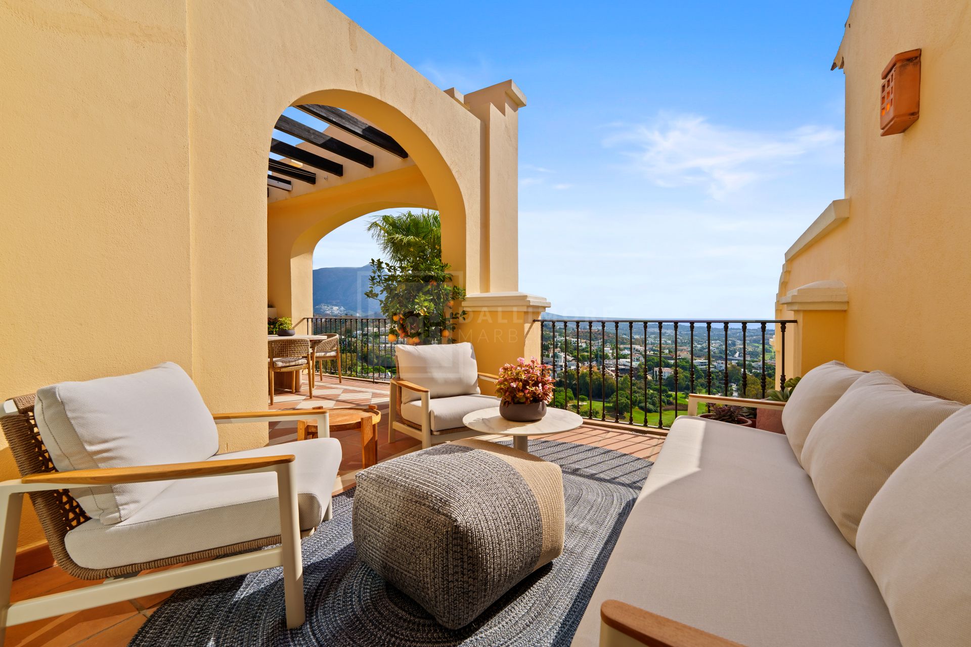 Fully Renovated Luxury Penthouse in Buenavista, La Quinta