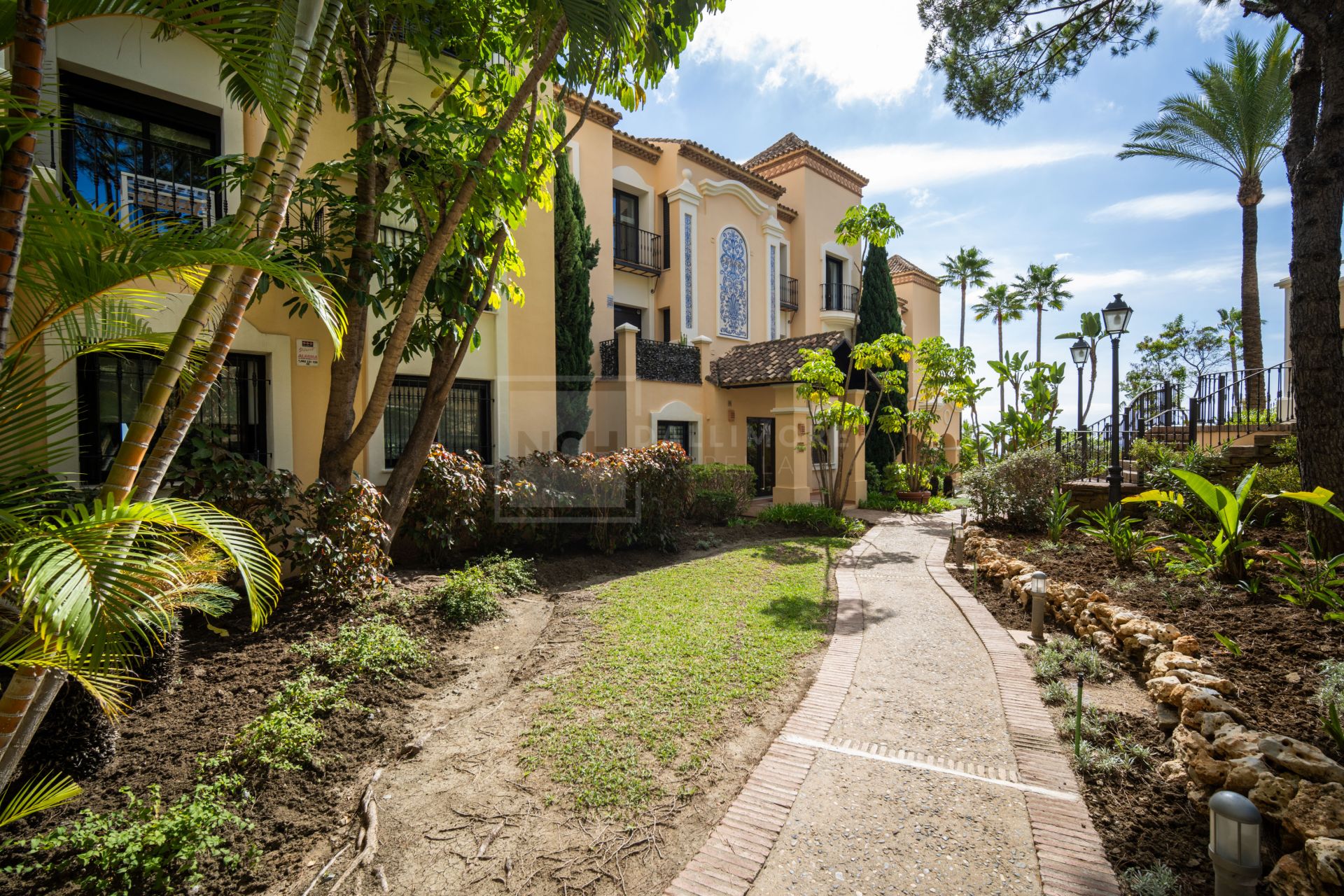 Fully Renovated Luxury Penthouse in Buenavista, La Quinta