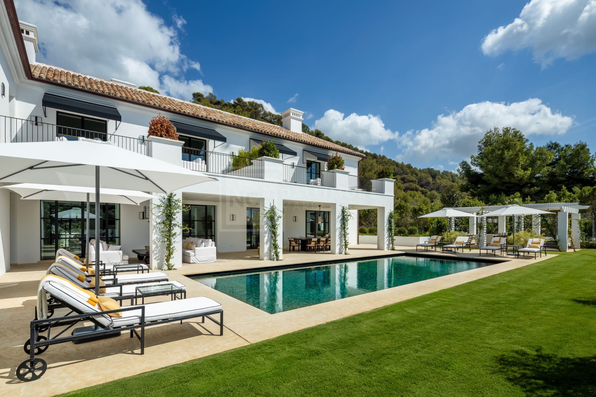 A MASTERPIECE OF TIMELESS LUXURY AND DESIGN ON MARBELLA'S GOLDEN MILE