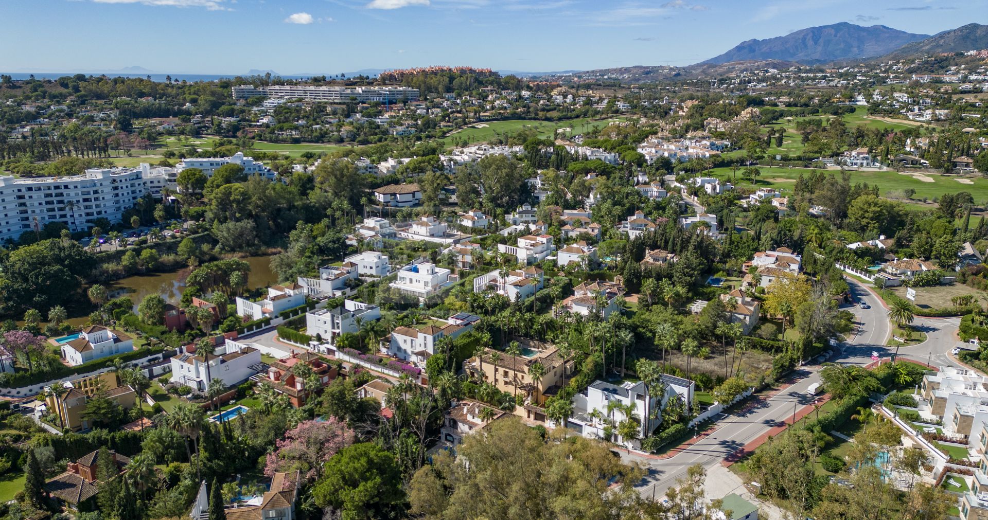 ESPECTACULAR VILLA DE LUJO DE 5 DORMITORIOS UBICADA EN NUEVA ANDALUCÍA