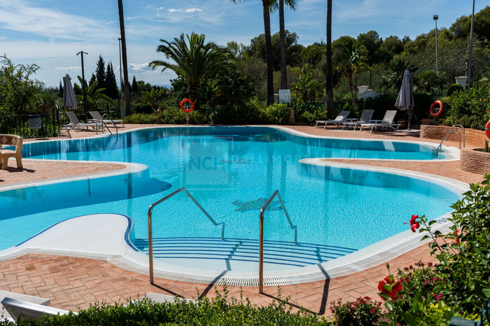 Ático Dúplex de Lujo con Vistas Panorámicas en Monte Paraíso Country Club