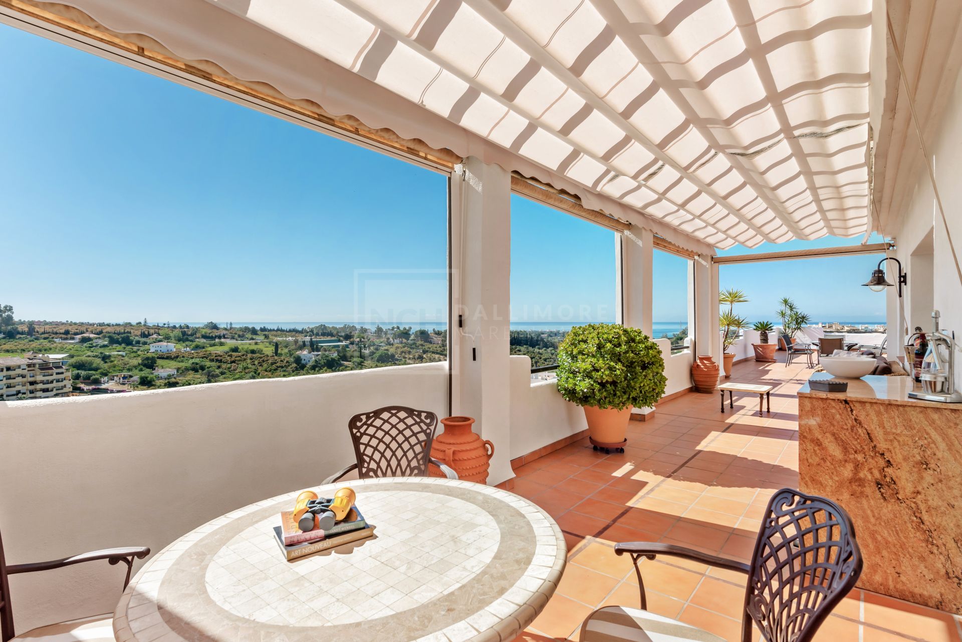 STUNNING DUPLEX PENTHOUSE WITH PANORAMIC SEA VIEWS AND EXPANSIVE TERRACES ON ESTEPONA'S NEW GOLDEN MILE